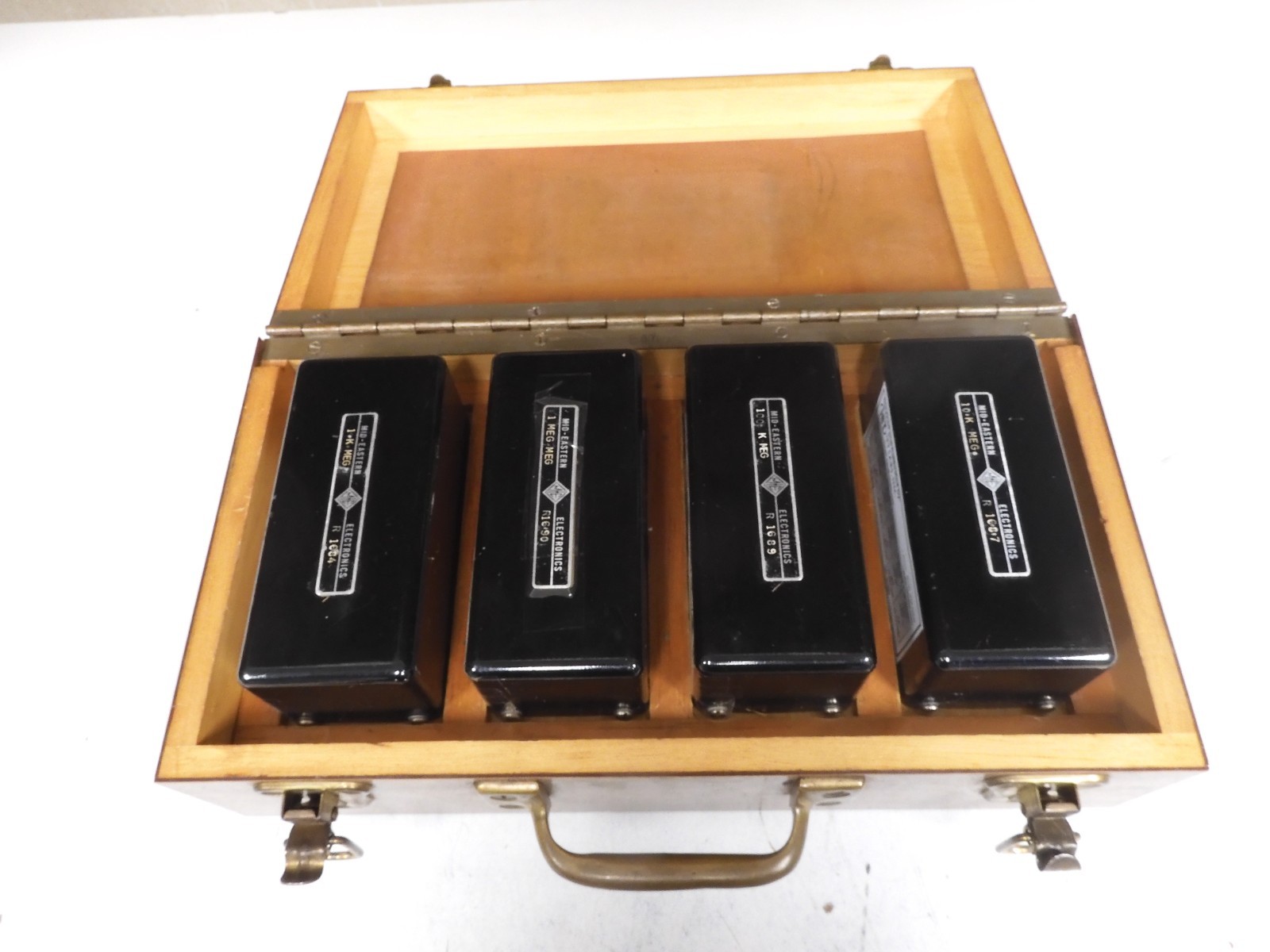 Mid Eastern Hi Ohm Resistor Standard Set in case - QF20