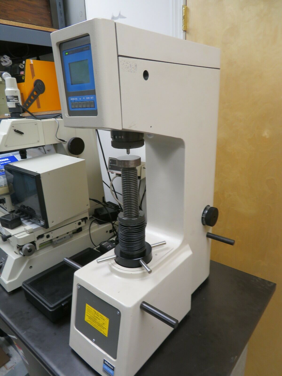 Mitutoyo Akashi ATKF1000 Twin Regular Superficial Rockwell Hardness Tester Bullseye Calibration