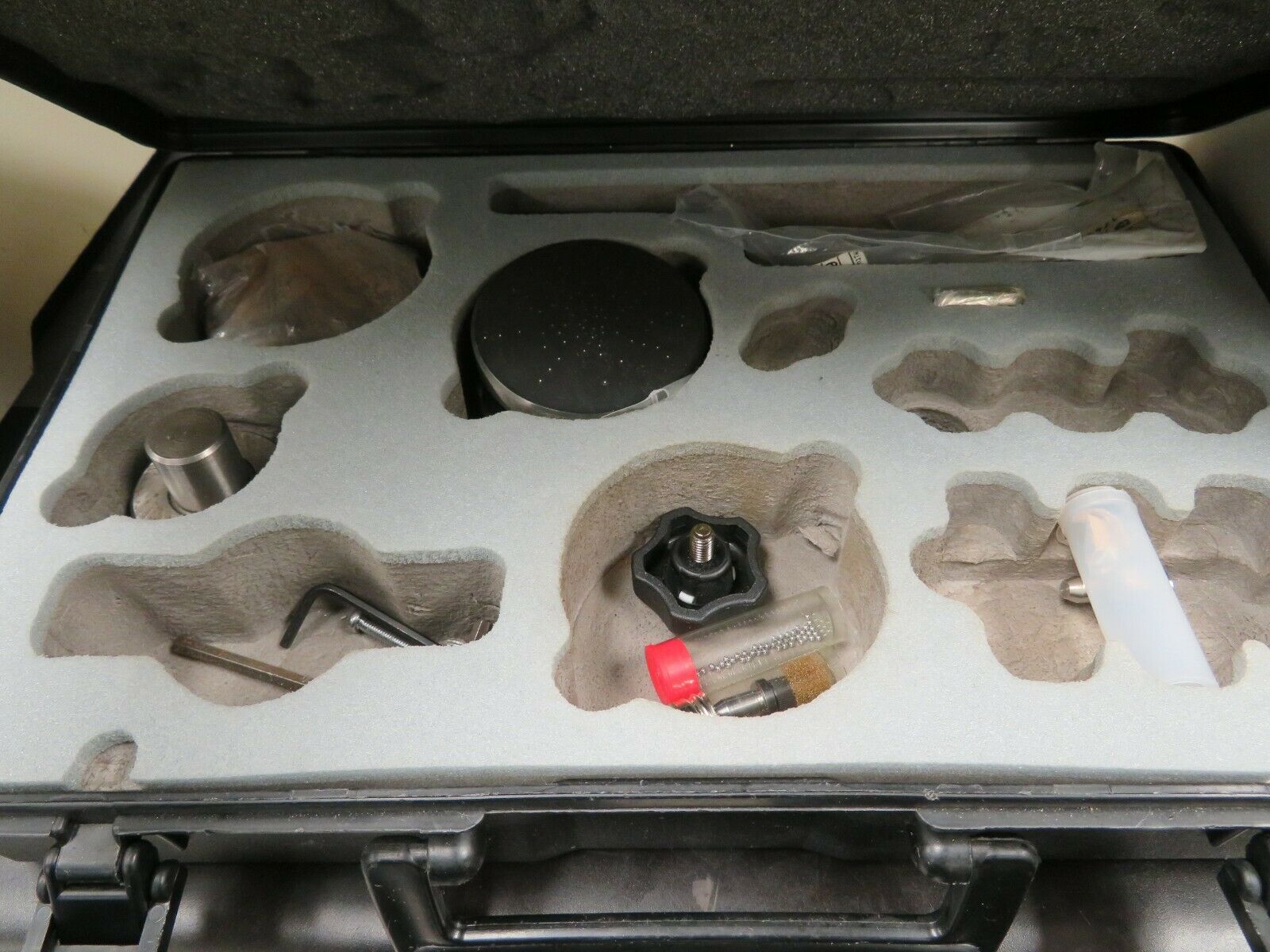 Mitutoyo Akashi ATKF1000 Twin Regular Superficial Rockwell Hardness Tester Bullseye Calibration