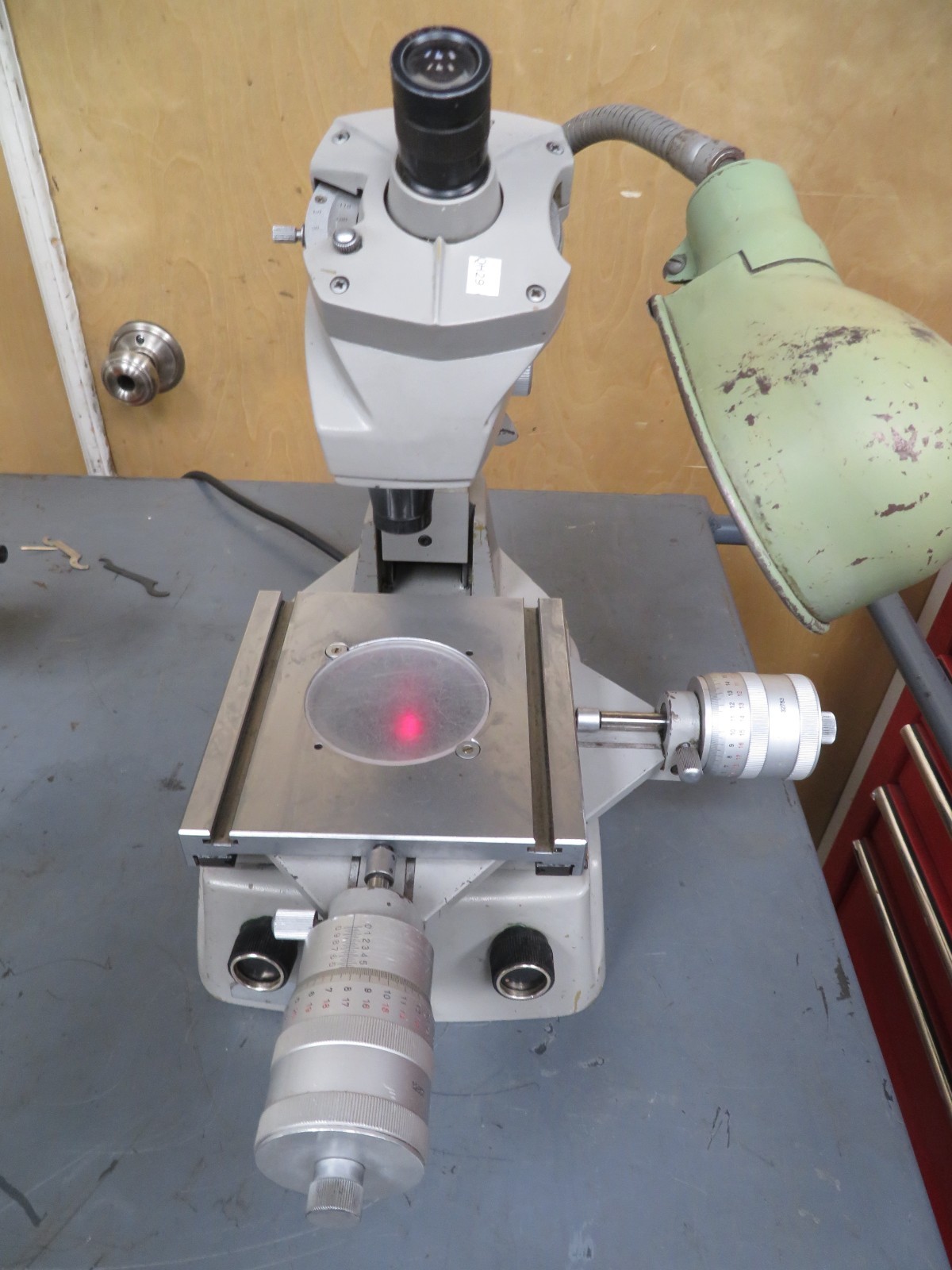 Mitutoyo- mdl. 176-104 - 15x Toolmakers Microscope 6"x6" stage, 1" travel QH29