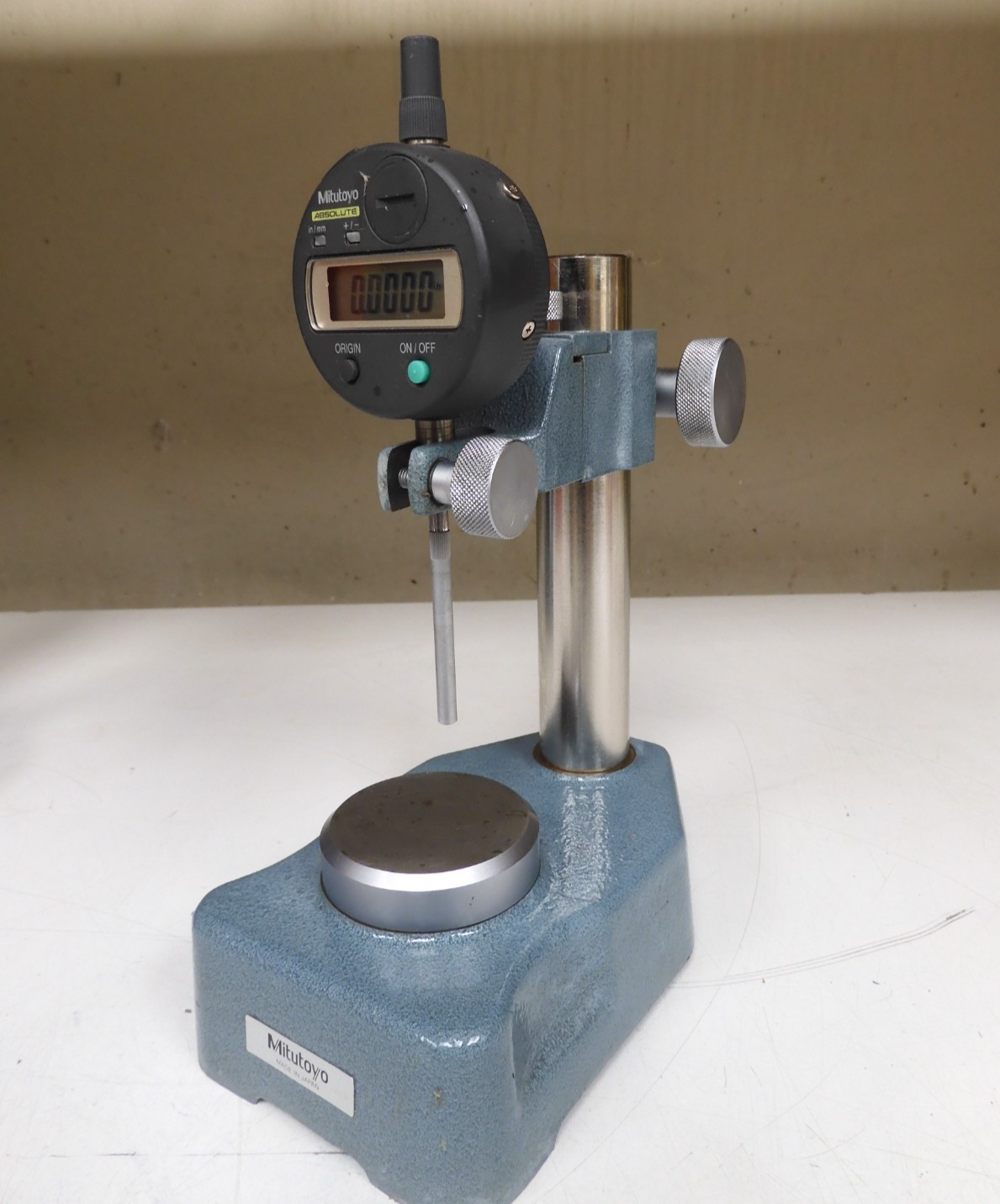 Mitutoyo - model 7004 - 4" Indicator/Comparator Stand w/ .0005" Indicator - QD47