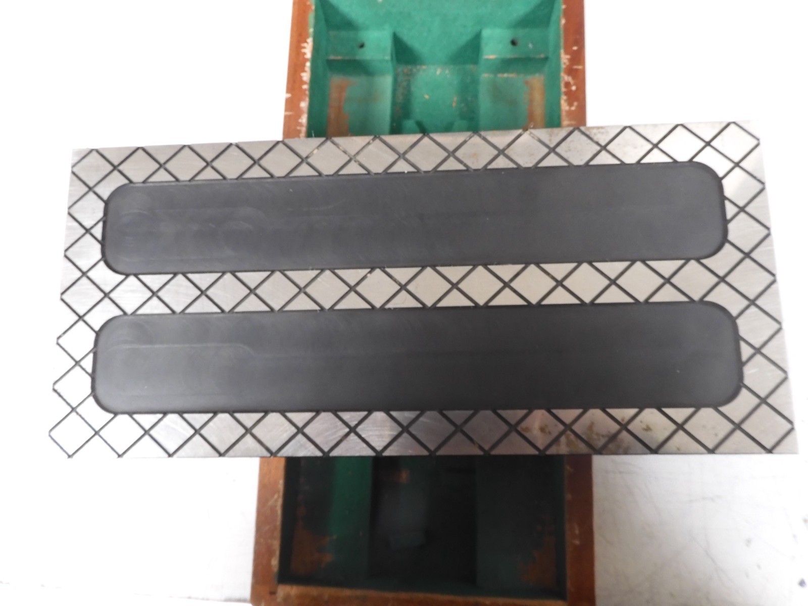 Blanchette 10" x 5" Sine Plate with Wooden Storage Case - QD76 - Image 6