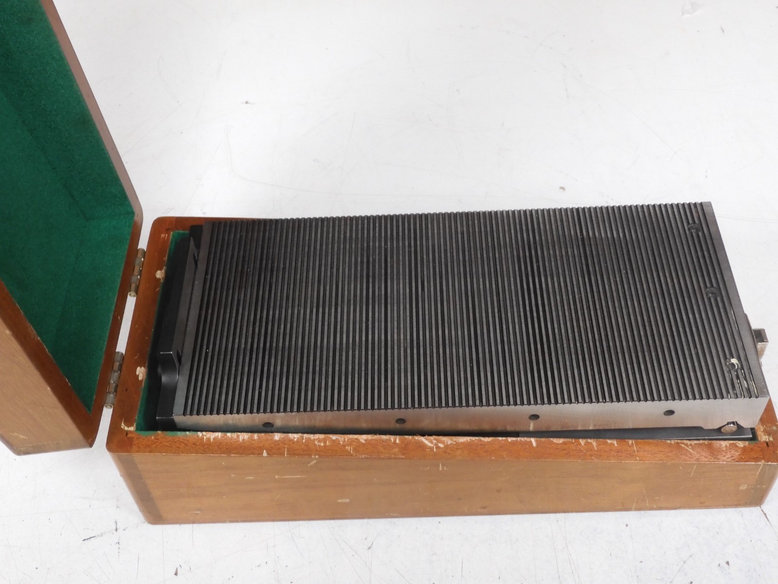 Blanchette 10" x 5" Sine Plate with Wooden Storage Case - QD76 - Image 7