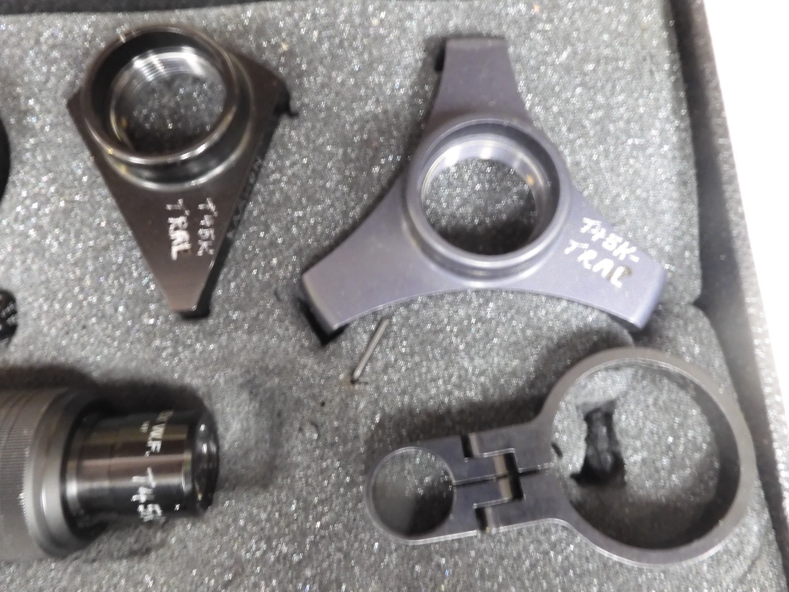 Edwards Aerospace - manual optical micrometer w/ case & accessories - QJ67 - Image 6