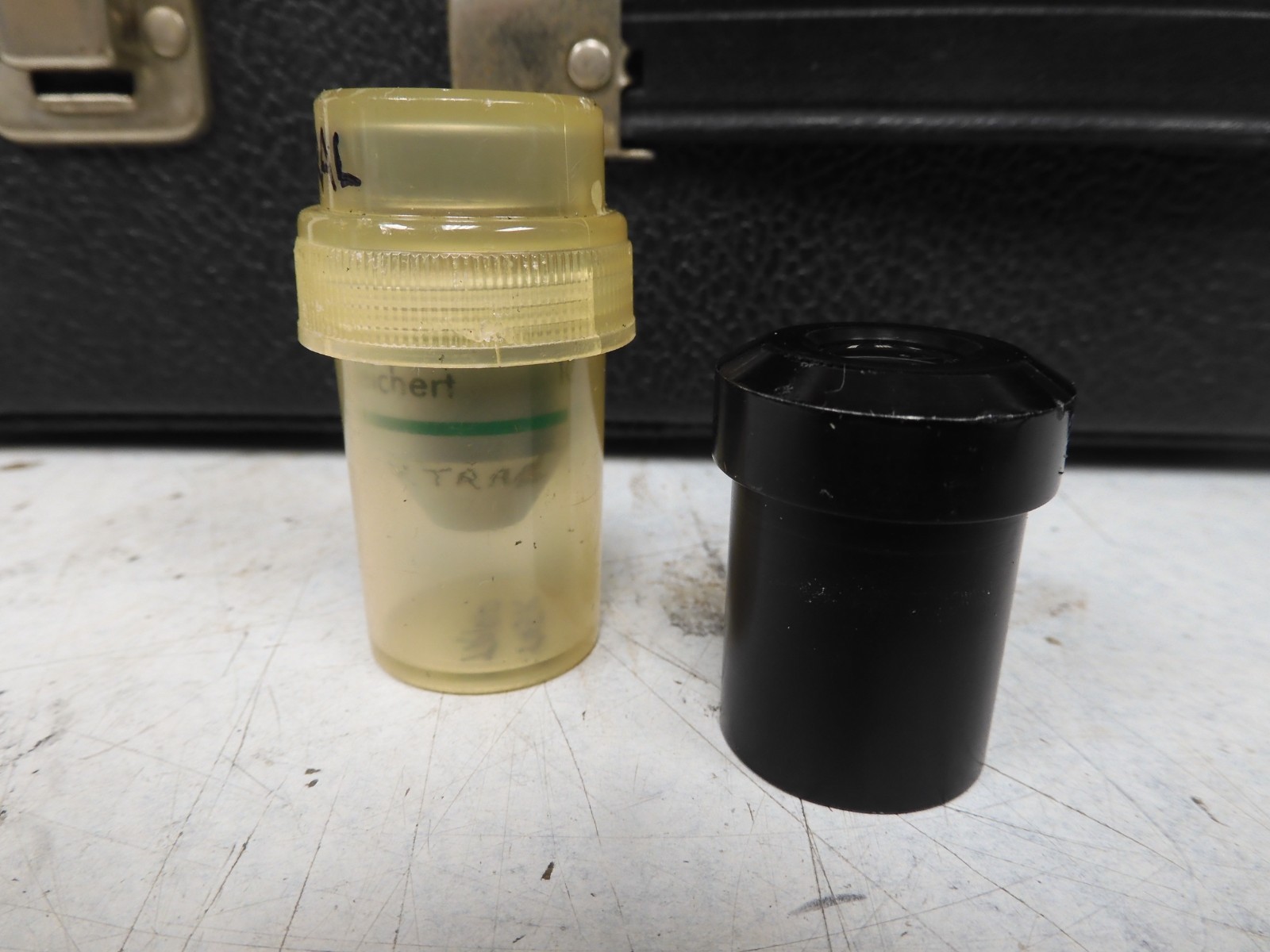 Edwards Aerospace - manual optical micrometer w/ case & accessories - QJ67 - Image 8