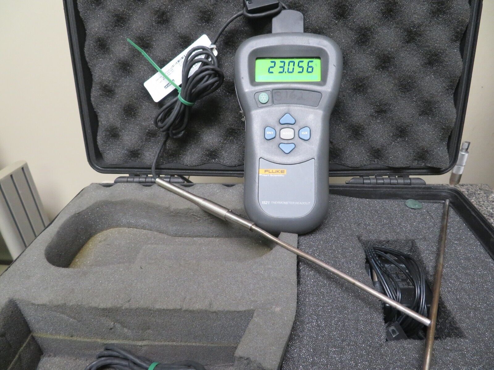 Hart Scientific/ fluke 1521 Thermometer Readout w Hart Scientific
