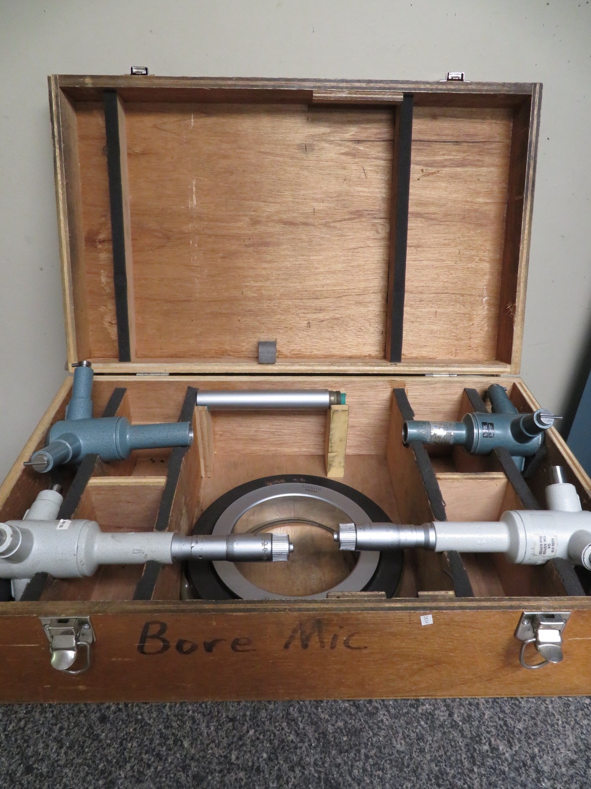 MITUTOYO  468 - Holtest 3 point Bore Inside Micrometer 4-8″/ .0002″ - QE14