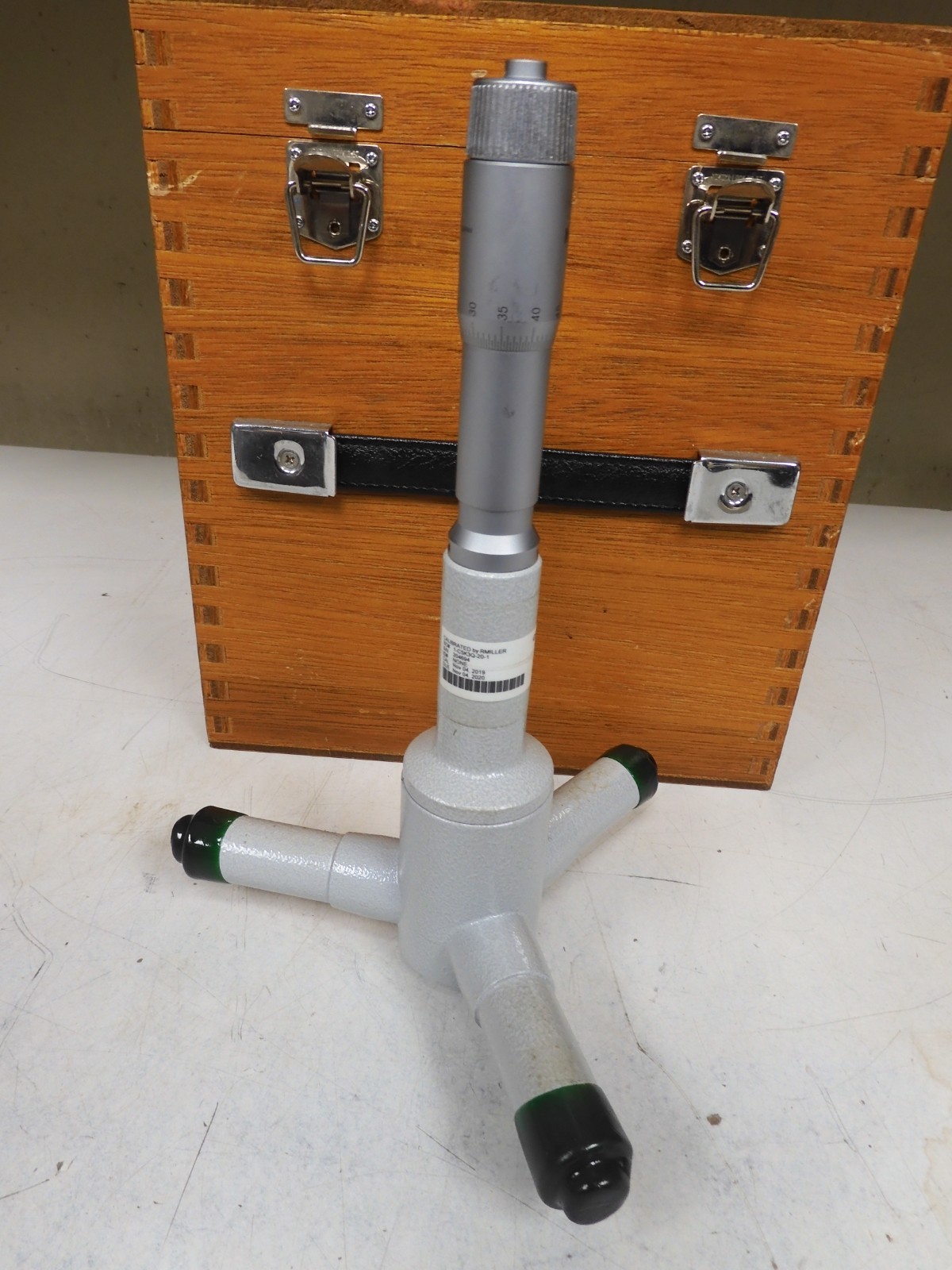 Mitutoyo - 368-778- 3-Point Inside Micrometer Holtest 225-250mm/0.005mm - QF71 - Image 4