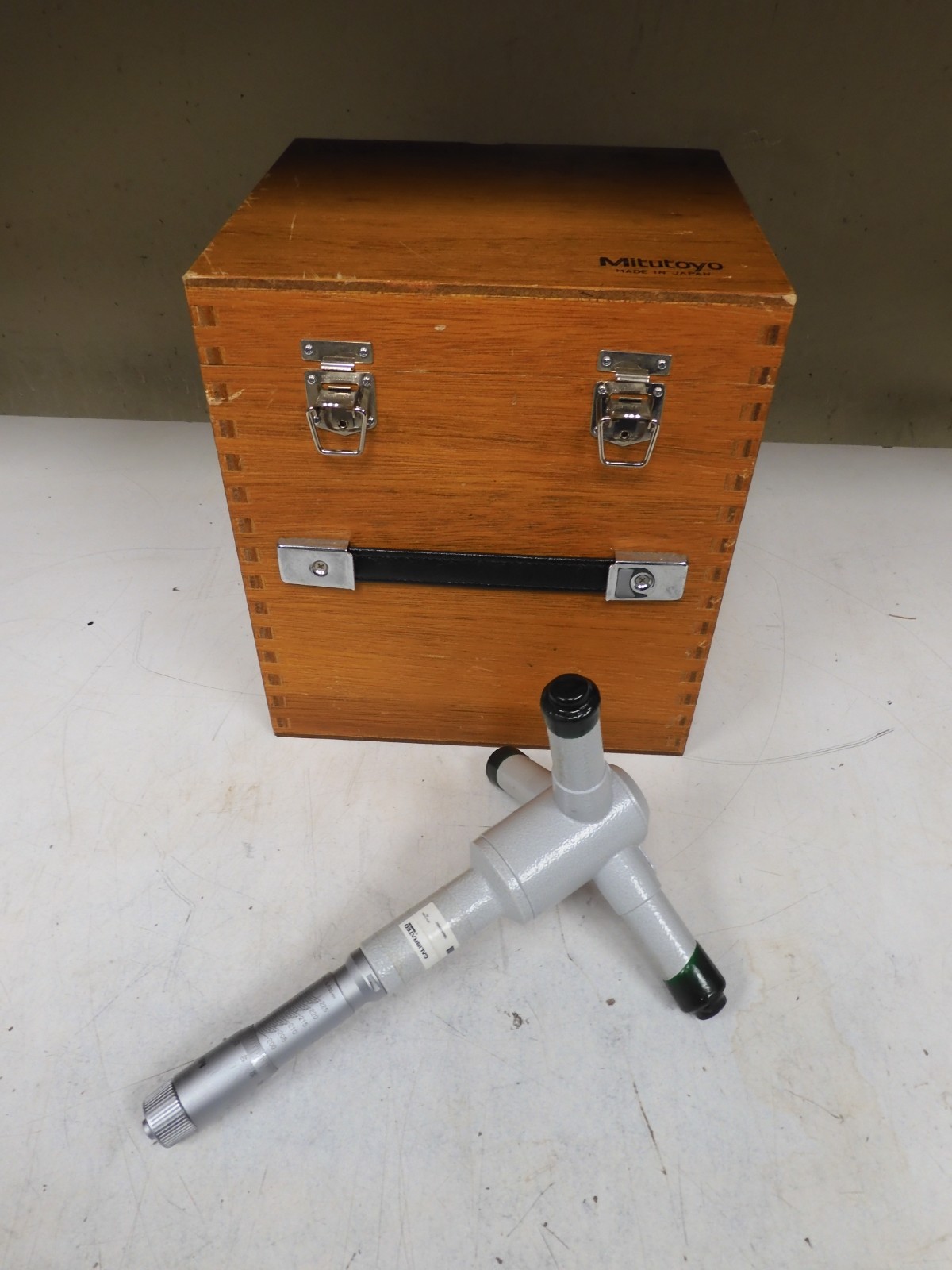 Mitutoyo - 368-778- 3-Point Inside Micrometer Holtest 225-250mm/0.005mm - QF71