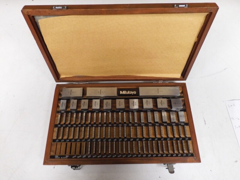 Mitutoyo 516402 81 PCs, English, Square, Grade 2 Gage Block Set