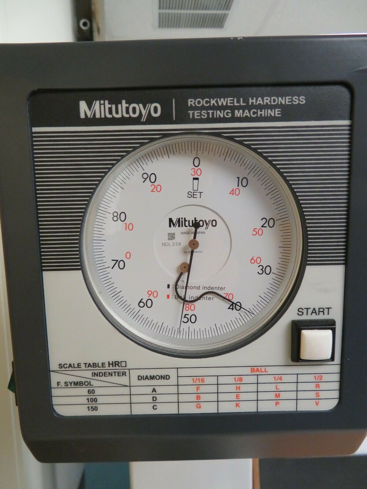 Mitutoyo HR200 Analog Regular Rockwell Hardness Tester HR210MR Bullseye Calibration