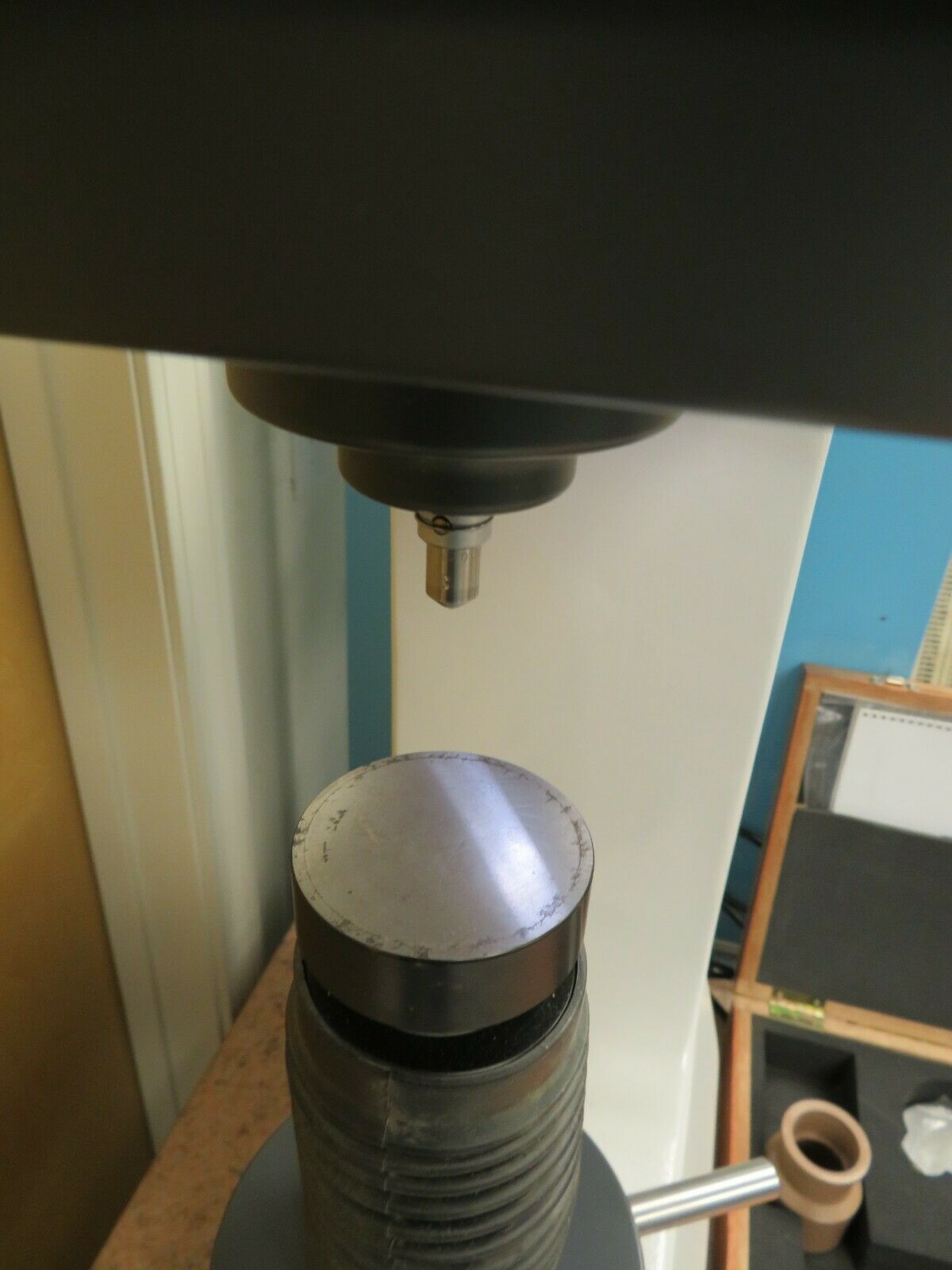 Mitutoyo HR200 Analog Regular Rockwell Hardness Tester HR210MR