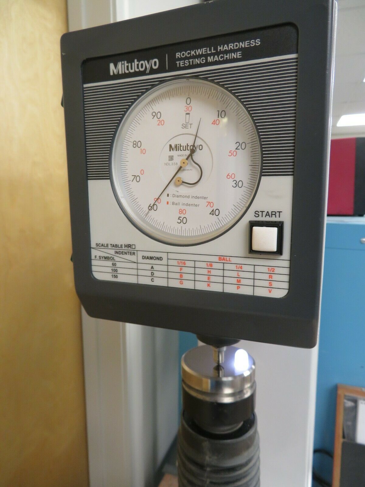Mitutoyo HR200 Analog Regular Rockwell Hardness Tester HR210MR