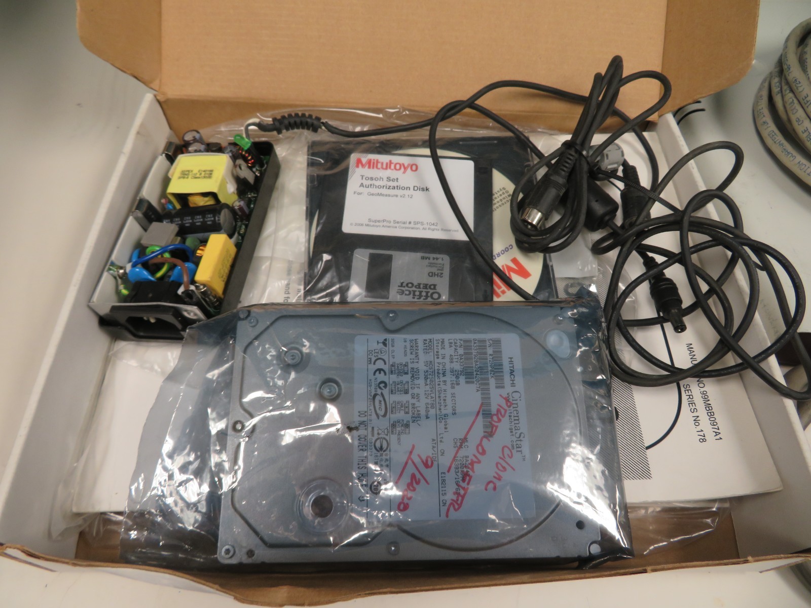 Mitutoyo SV2000 Drive Unit, Controller Unit, Joystick, Interface MISC QK72 - Image 7