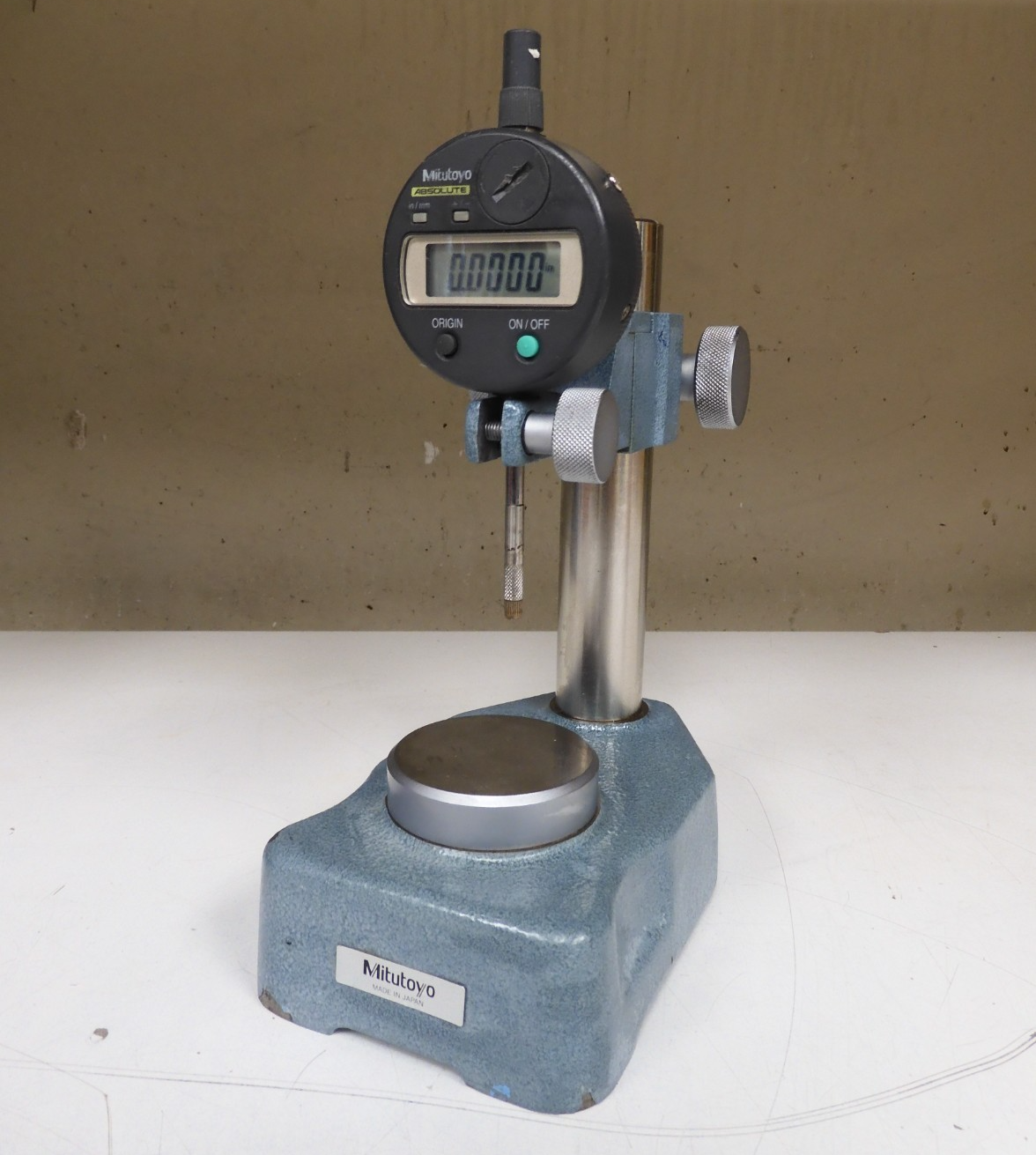 Mitutoyo - model 7004 - 4" Indicator/Comparator Stand w/ .0005" Indicator - QD48