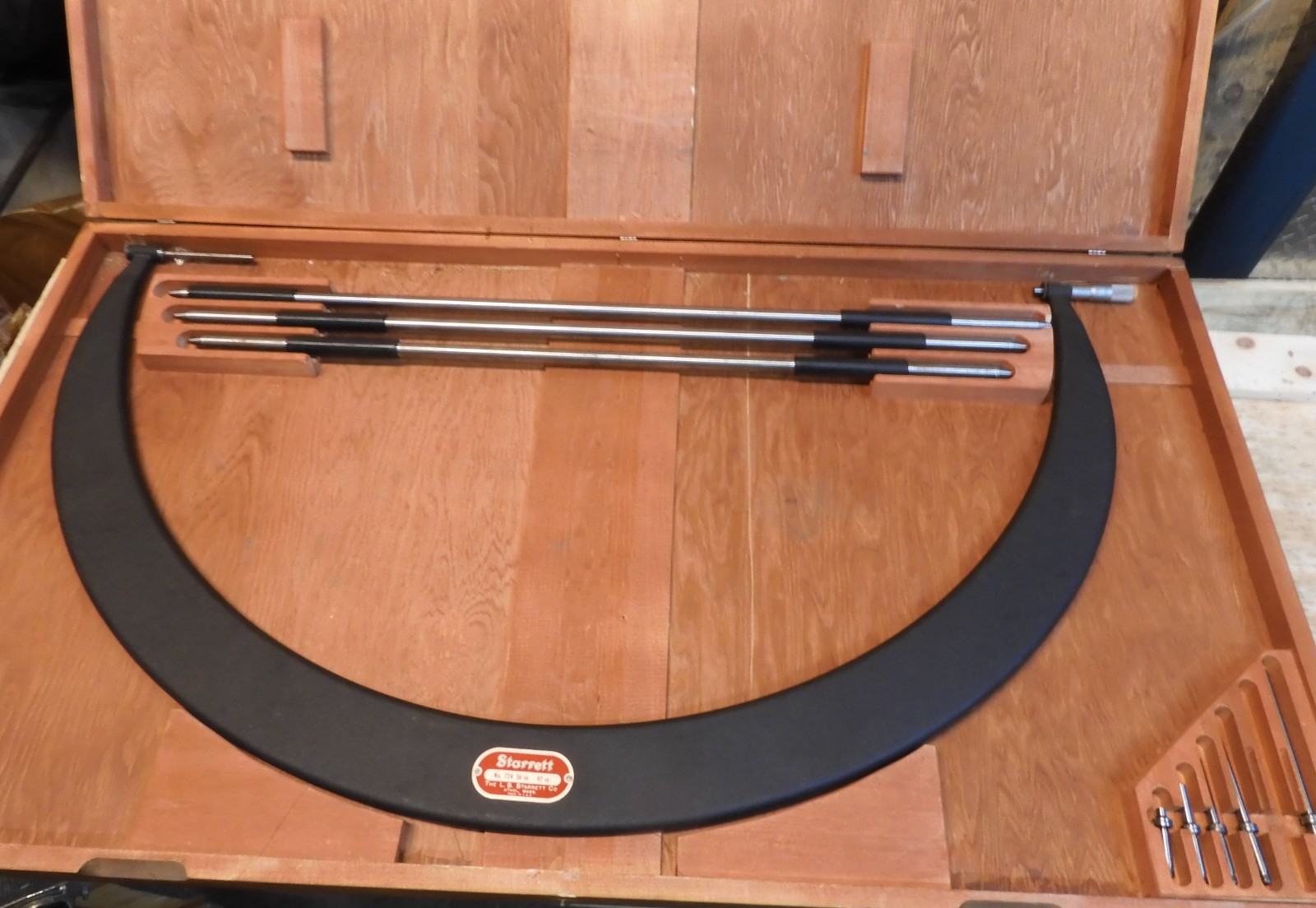 Starrett - Model 724 - 36-42"/.001"  OD Micrometer Set in case - QD74