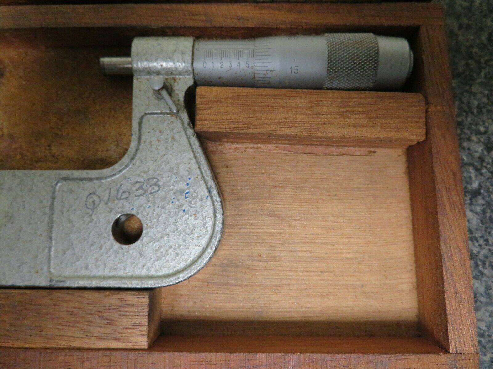 Etalon 34" Indicating Micrometer in Case .0001" OS26 Bullseye