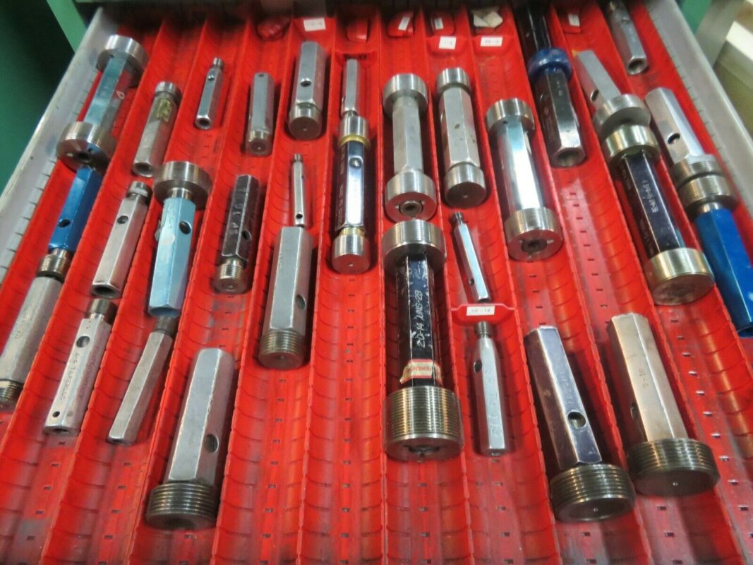 Lista 11 Drawer w. Thread Plugs & Thread Ring Gages Working