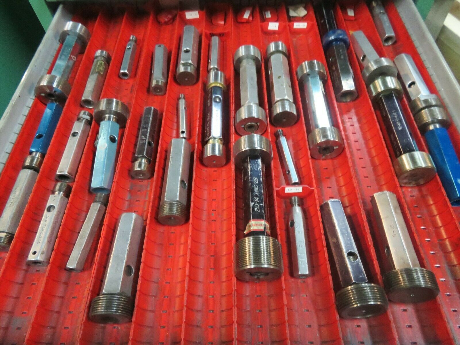 Lista 11 Drawer w. Thread Plugs & Thread Ring Gages Working