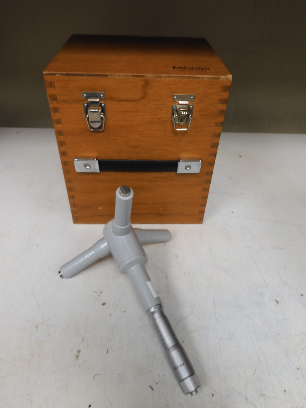 Mitutoyo - 368-779 - 3-Point Inside Micrometer Holtest 225-250mm/0.005mm - QF70