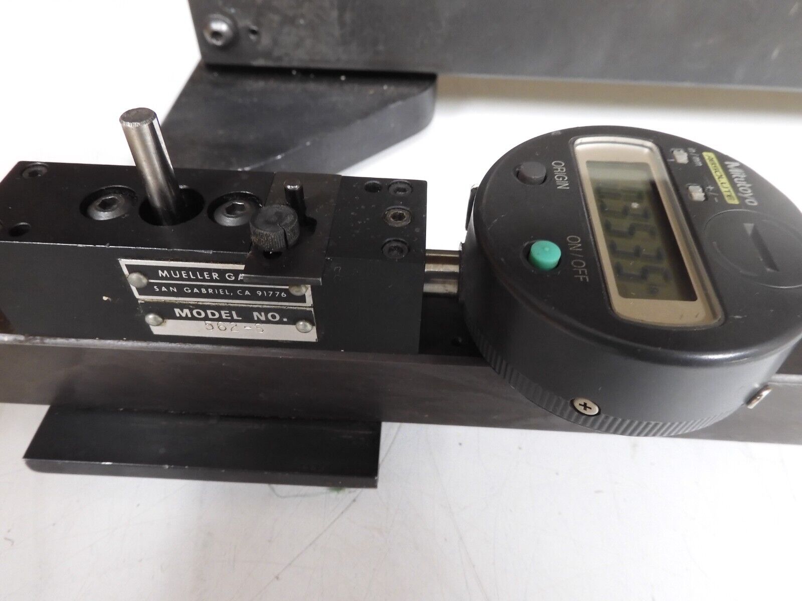 Mueller Gage - Mdl 562s - Shallow Diameter Gage 18-24"/.0001" w/ Standard - PZ31 - Image 3