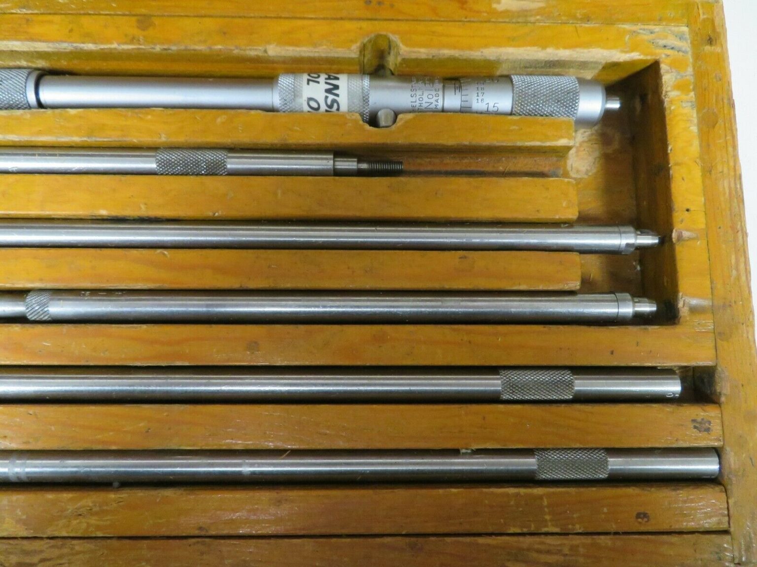 Starrett Model 124C Inside Micrometer Set 8 32" .001" NI18 Bullseye Calibration