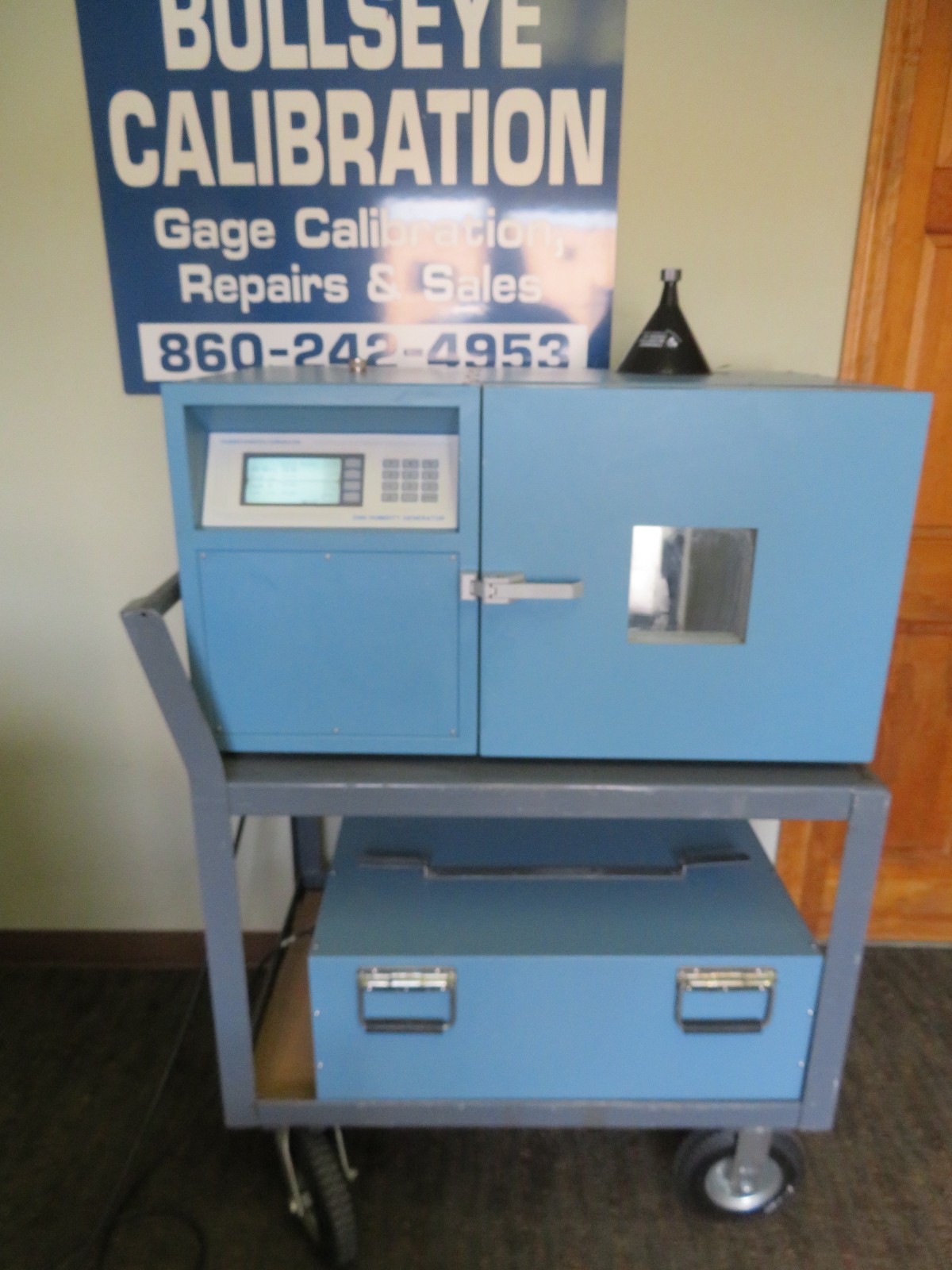 Thunder Scientific Model 2500 Benchtop “Two-Pressure” Humidity Generation System