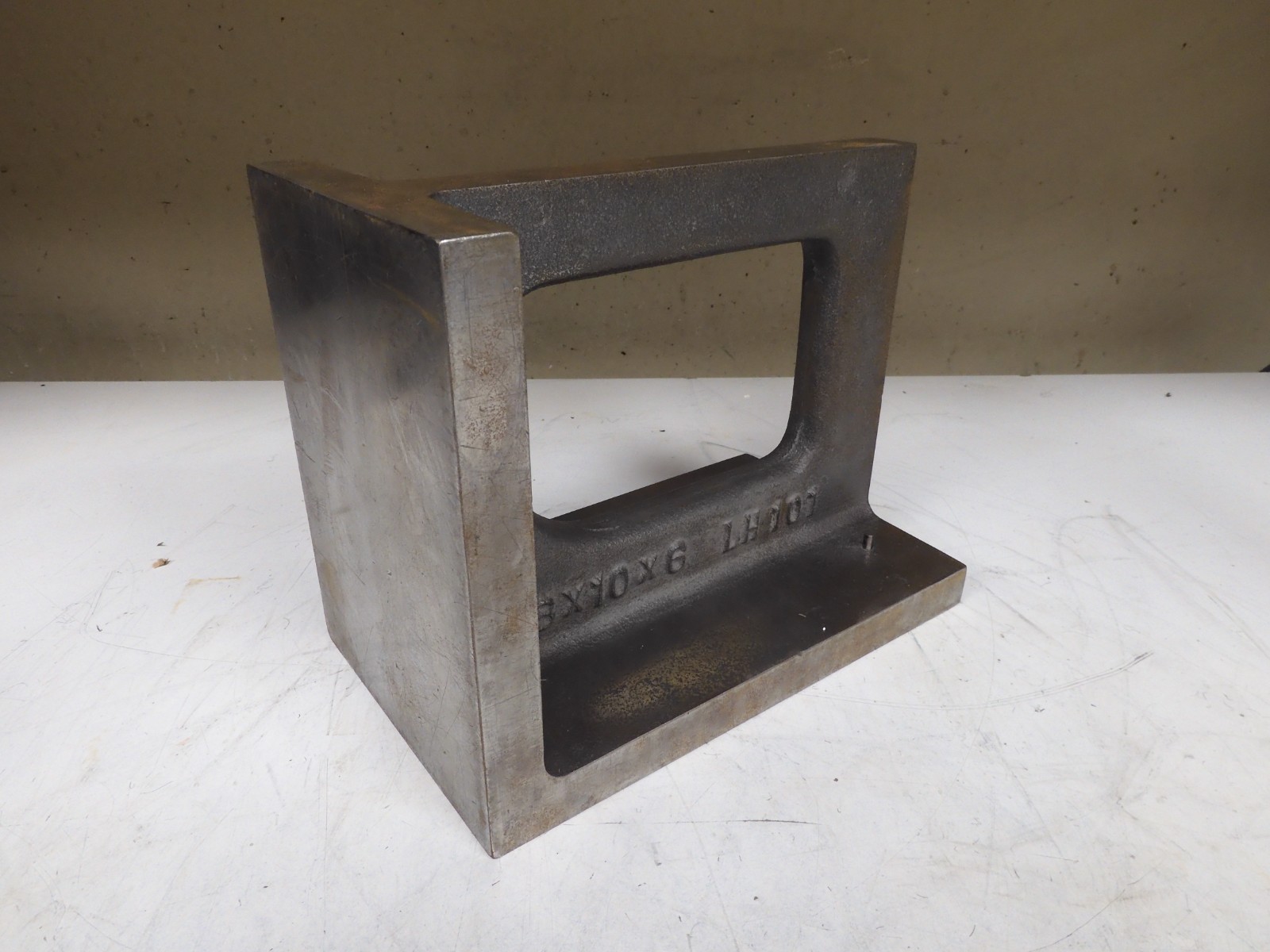 Challenge 8" x 10" x 6" - Universal Right Angle Iron Ground - QJ13