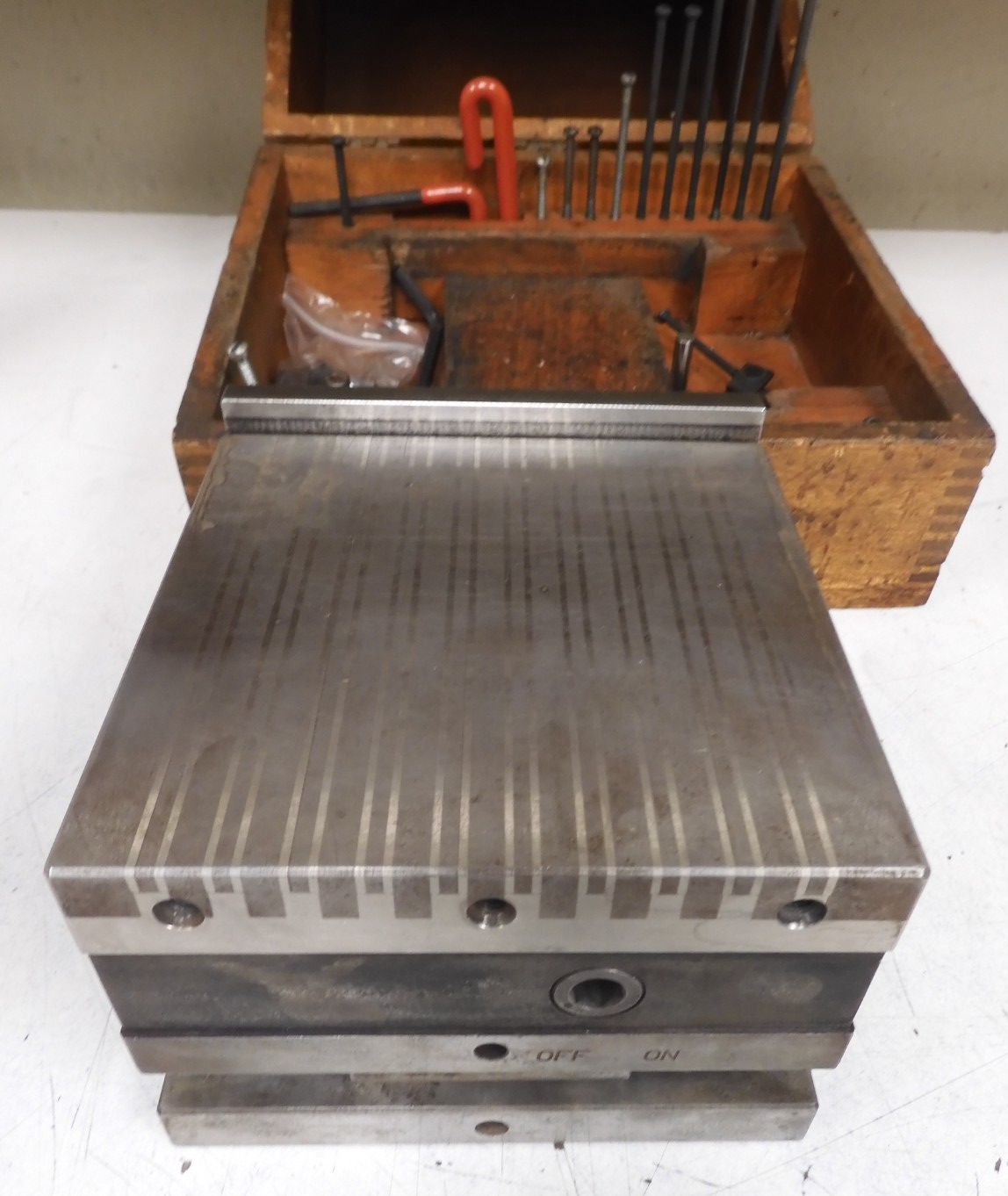 Hermann Schmidt 6" x 6" Magnetic Sine Plate w/ case and accessories - QJ48