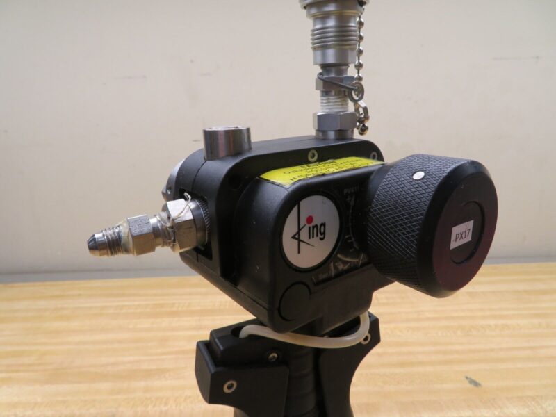 King Nutronics Model 3750 Pressure /Vacuum Calibration Hand Pump 10,000 psi PX17 - Image 3