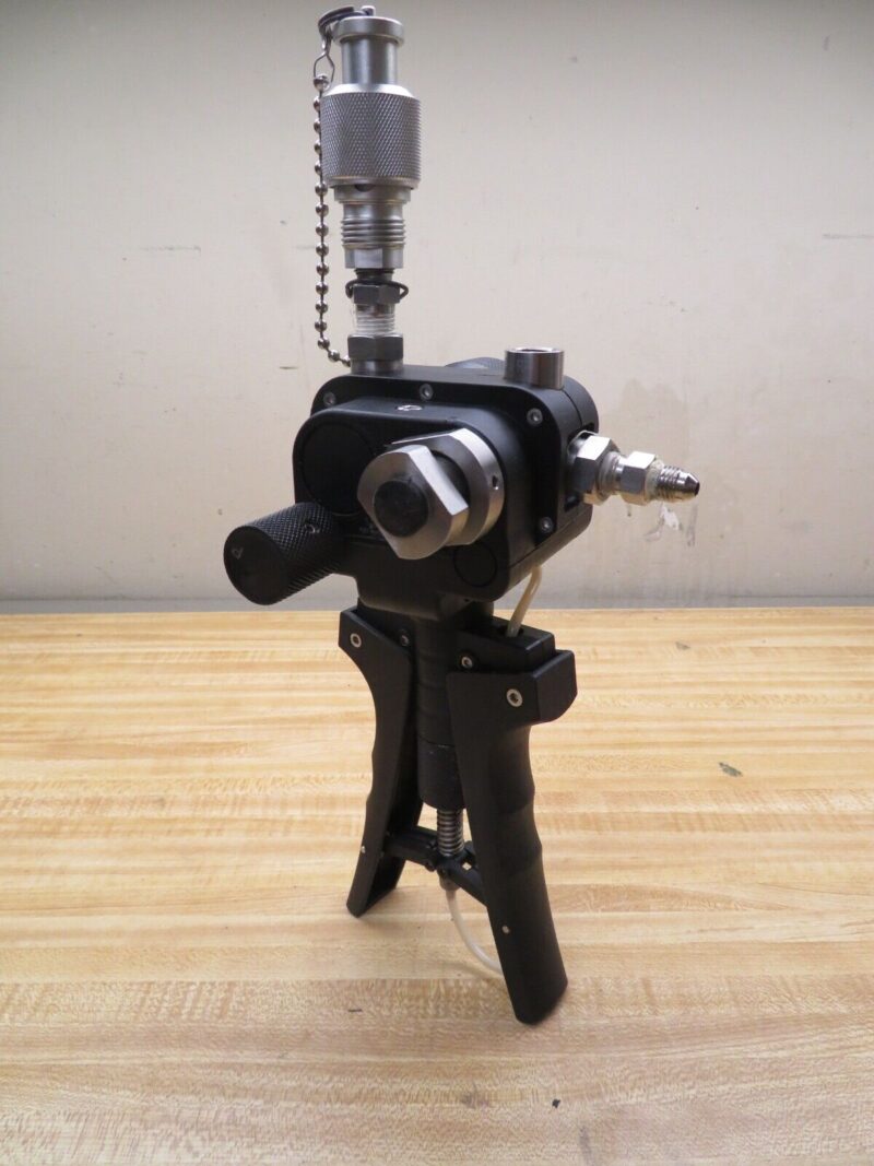 King Nutronics Model 3750 Pressure /Vacuum Calibration Hand Pump 10,000 psi PX17 - Image 4