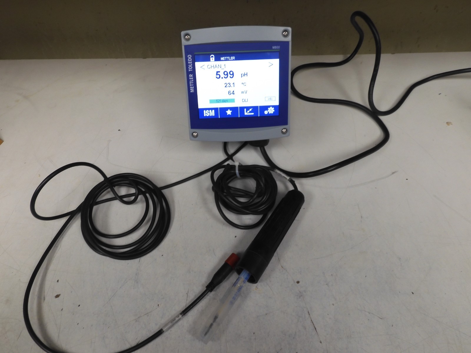 Mettler Toledo M800 Transmitter w/ probe 59902193 Rev C - QK33