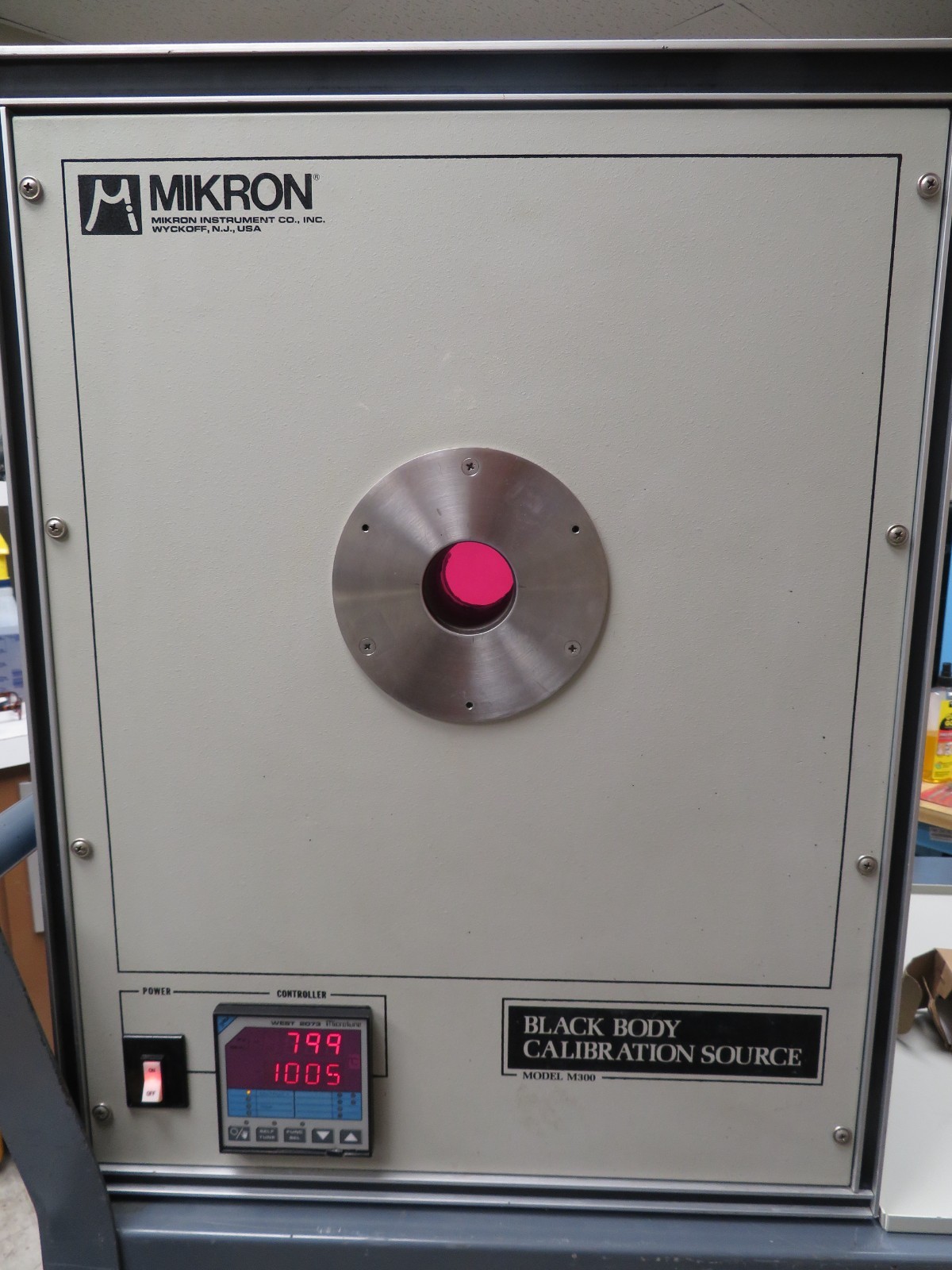 Mikron M300 Blackbody Active Large, High Emissivity Blackbody Calibration Source