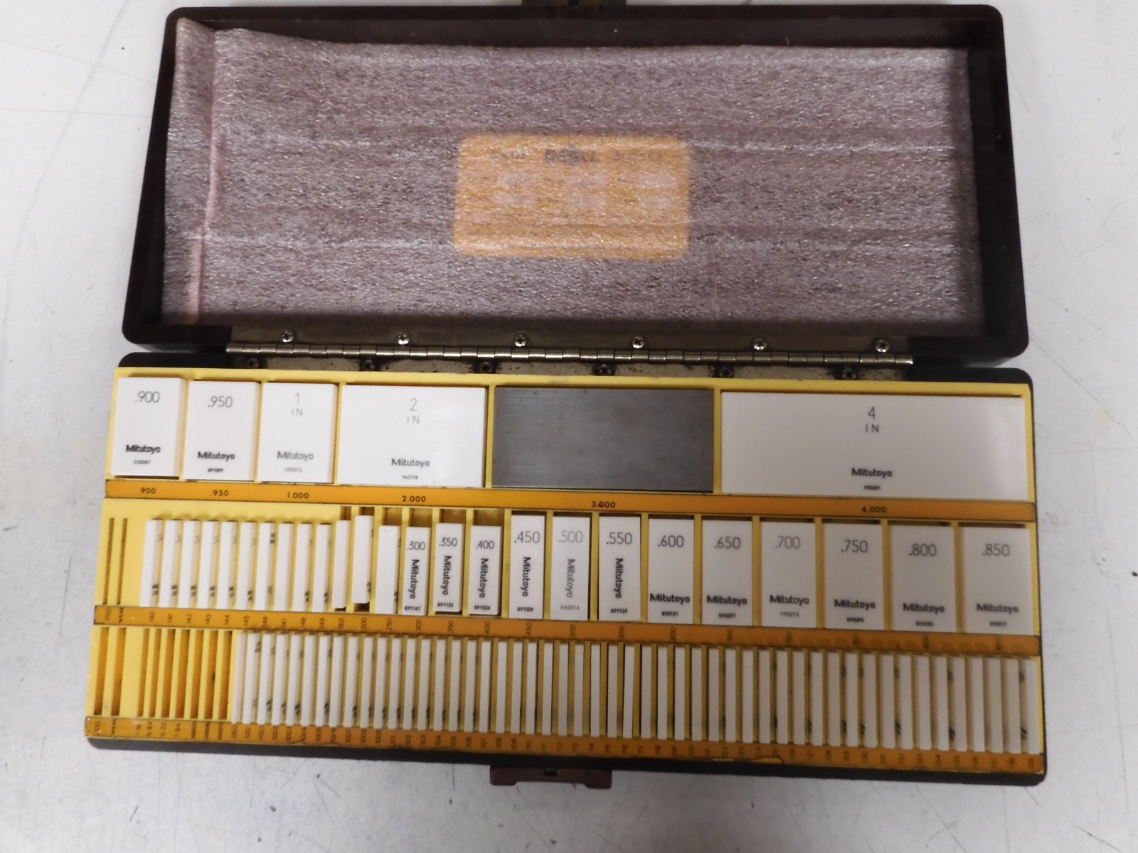 Mitutoyo Ceramic Gage Block Set - 81 pcs. - Grade 2 English, Rectangular - QD19