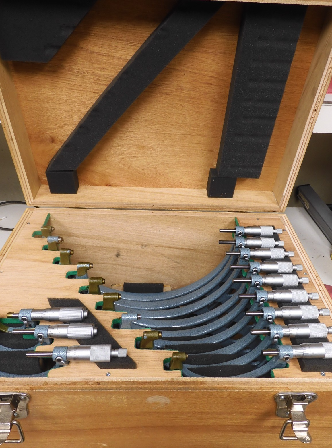 Mitutoyo - model 103 - 0-12"/.0001 Micrometer Set in case - QL14 - Image 3