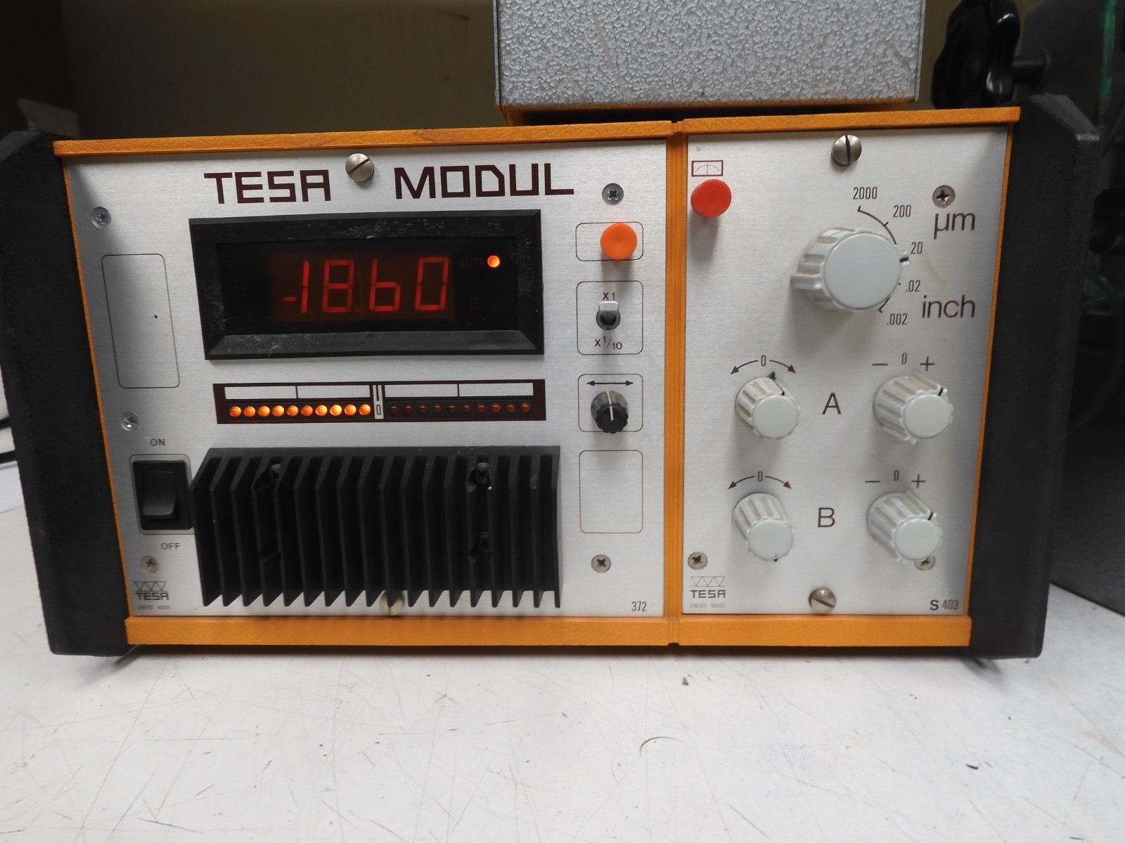 TESA Dual Probe Gage Block Comparator - Model UP - W/ DRO, Air Pump, pedal - QJ2 - Image 3