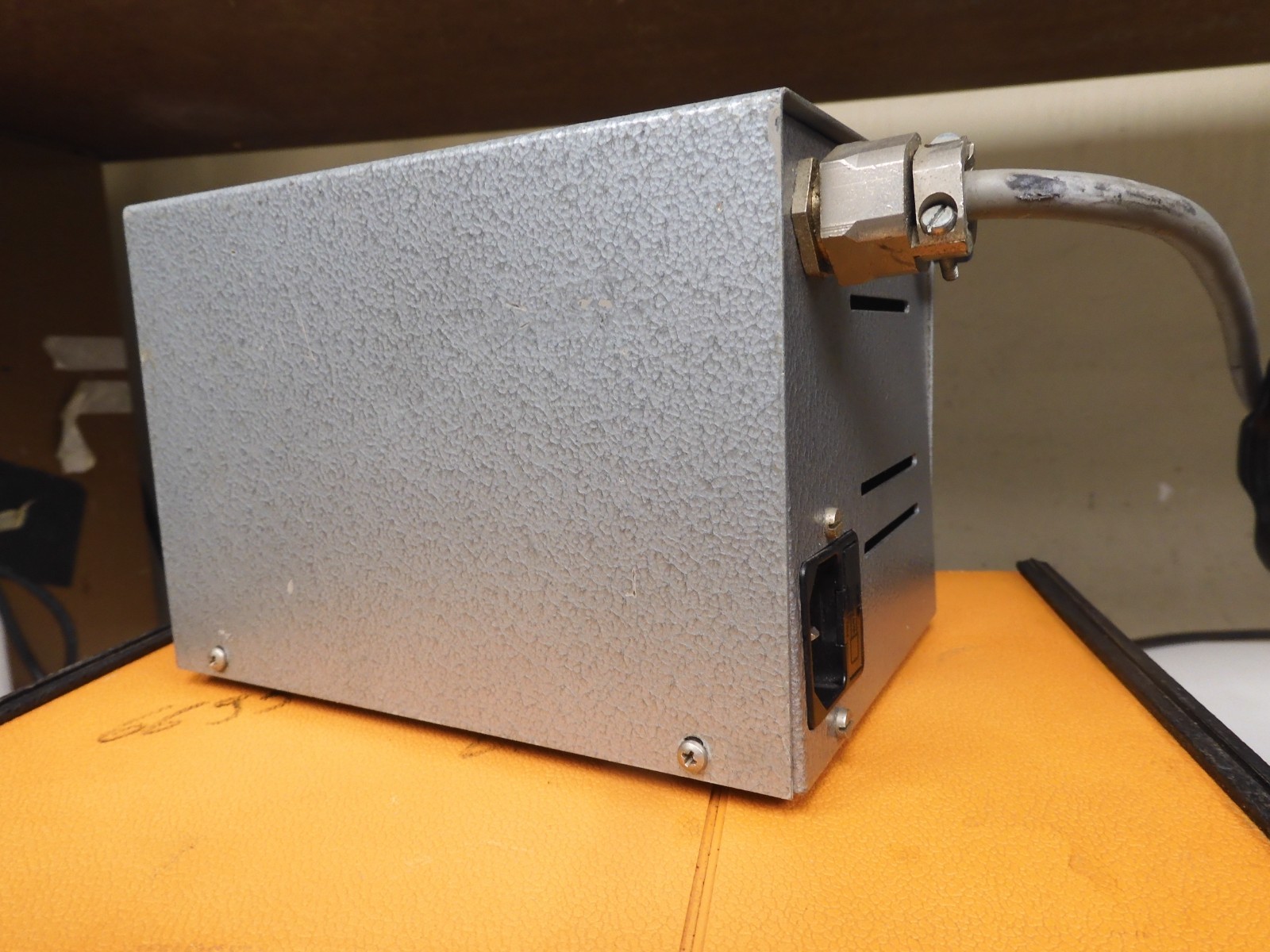 TESA Dual Probe Gage Block Comparator - Model UP - W/ DRO, Air Pump, pedal - QJ2 - Image 4