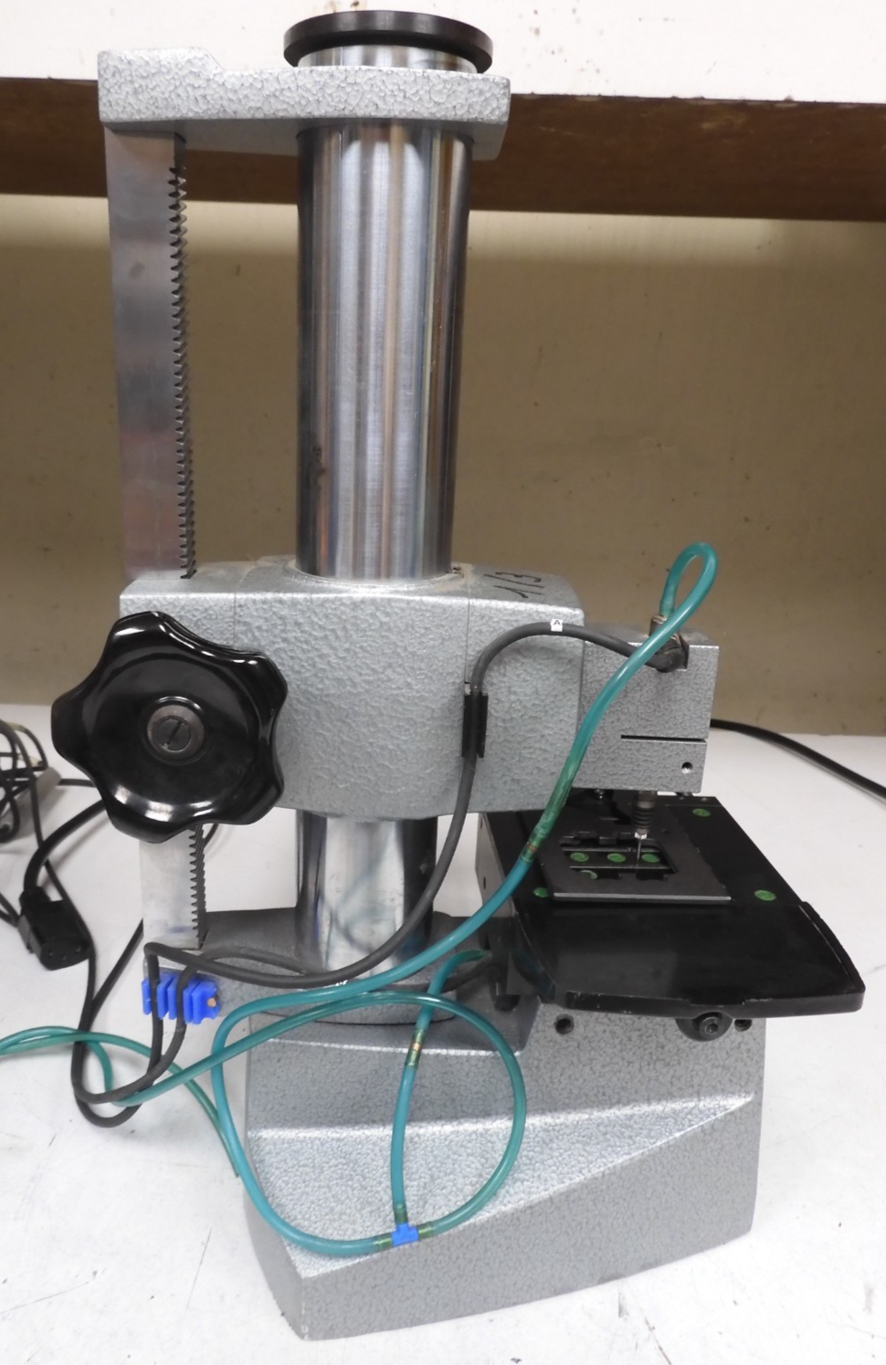 TESA Dual Probe Gage Block Comparator - Model UP - W/ DRO, Air Pump, pedal - QJ2 - Image 7