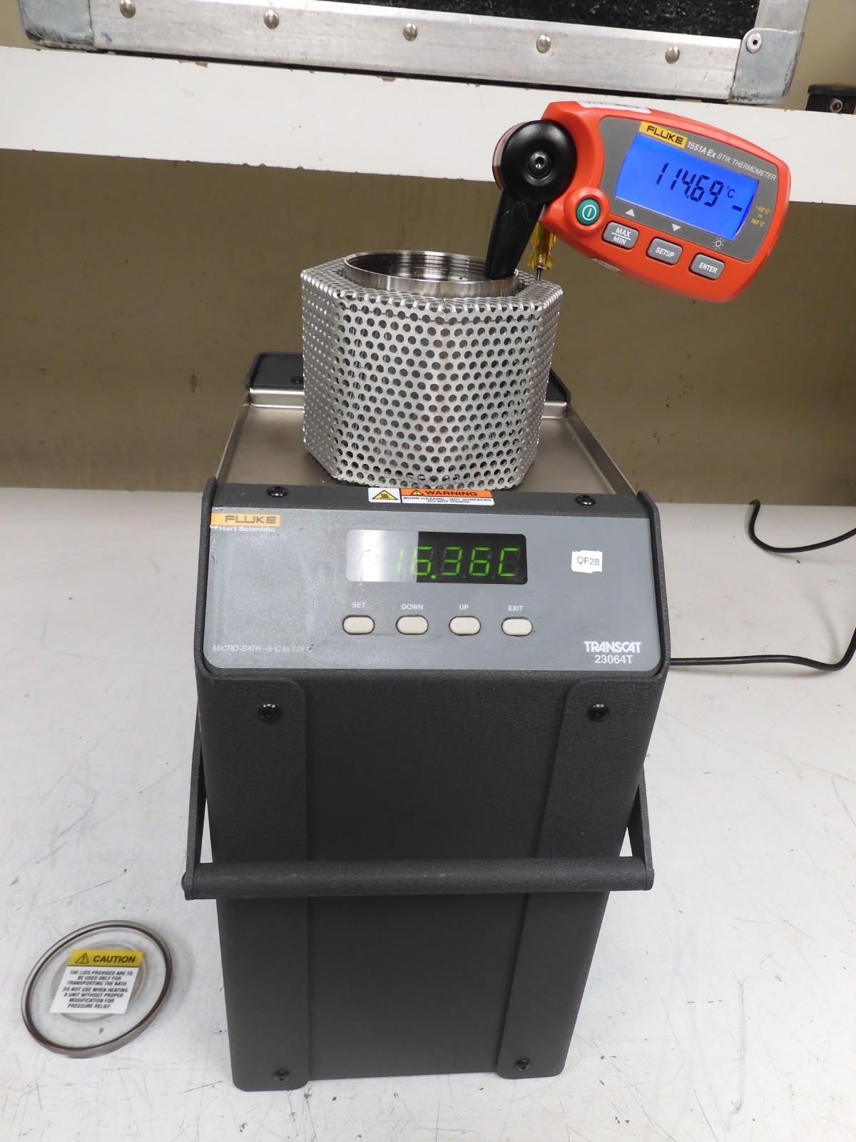 Fluke Hart Scientific 7102 Micro-Bath, -5 °C to 126 °C (23 °F to 259 °F) - QF28 - Image 3