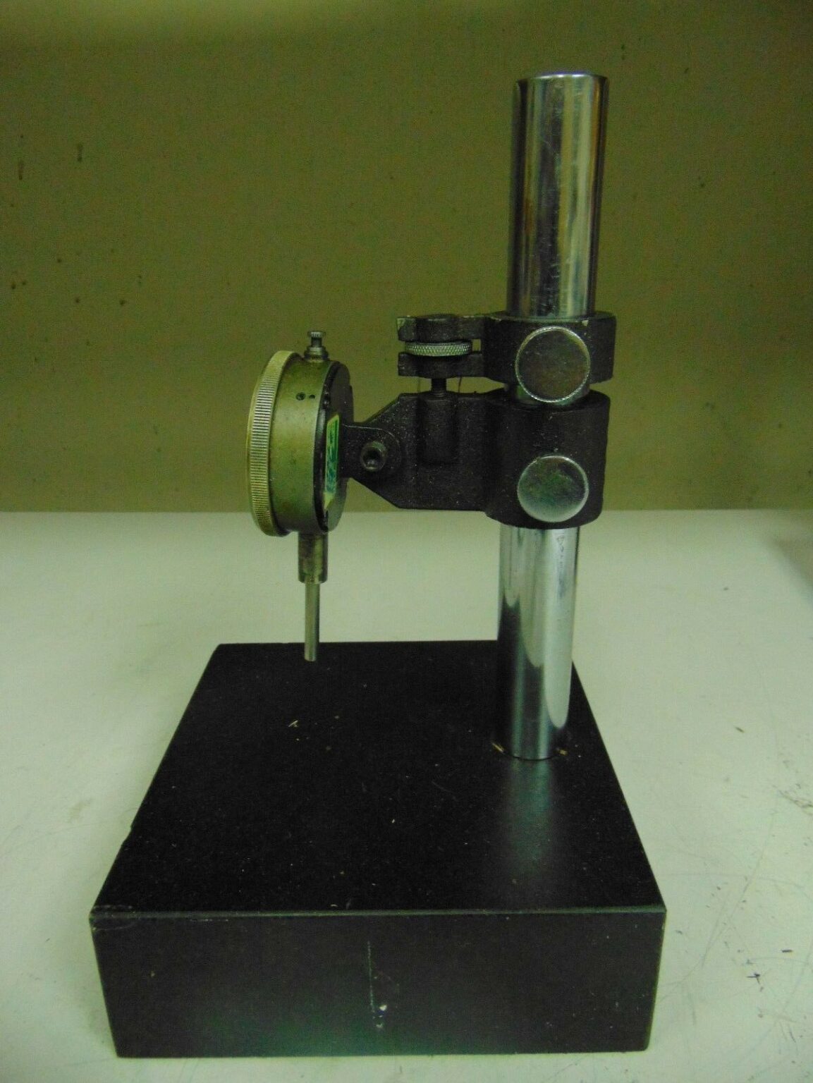 Indicator Comparator Stand 6"x6"/3.5" range/.001" Granite Base FV13