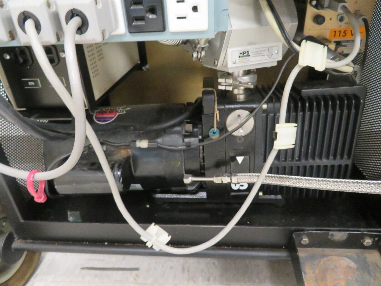 MKS Instruments PVS6B Portable Vacuum Calibration System 1000 & 10 Tor