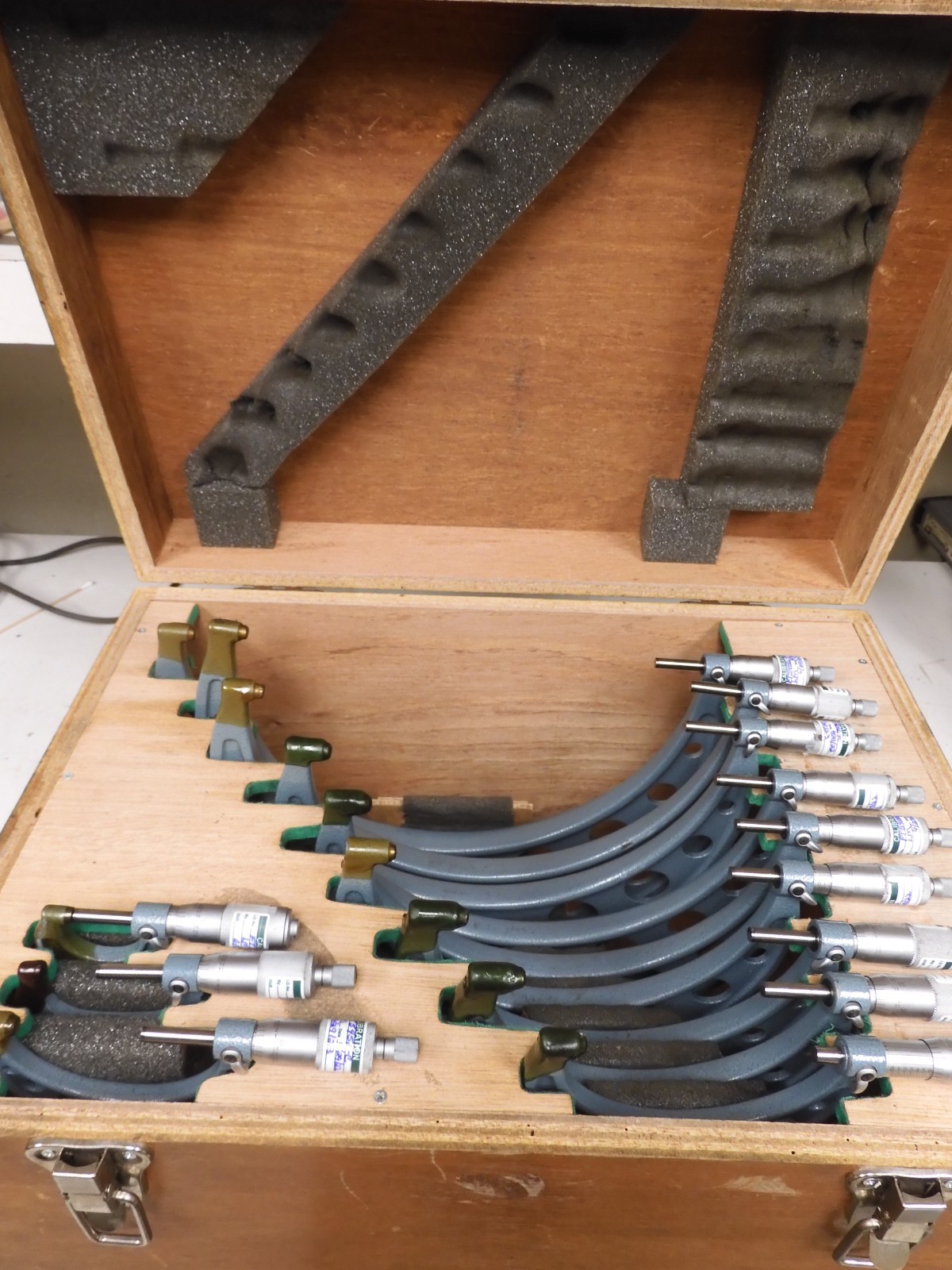 Mitutoyo - model 103 - 0-12"/.0001 Micrometer Set in case - QL15 - Image 3