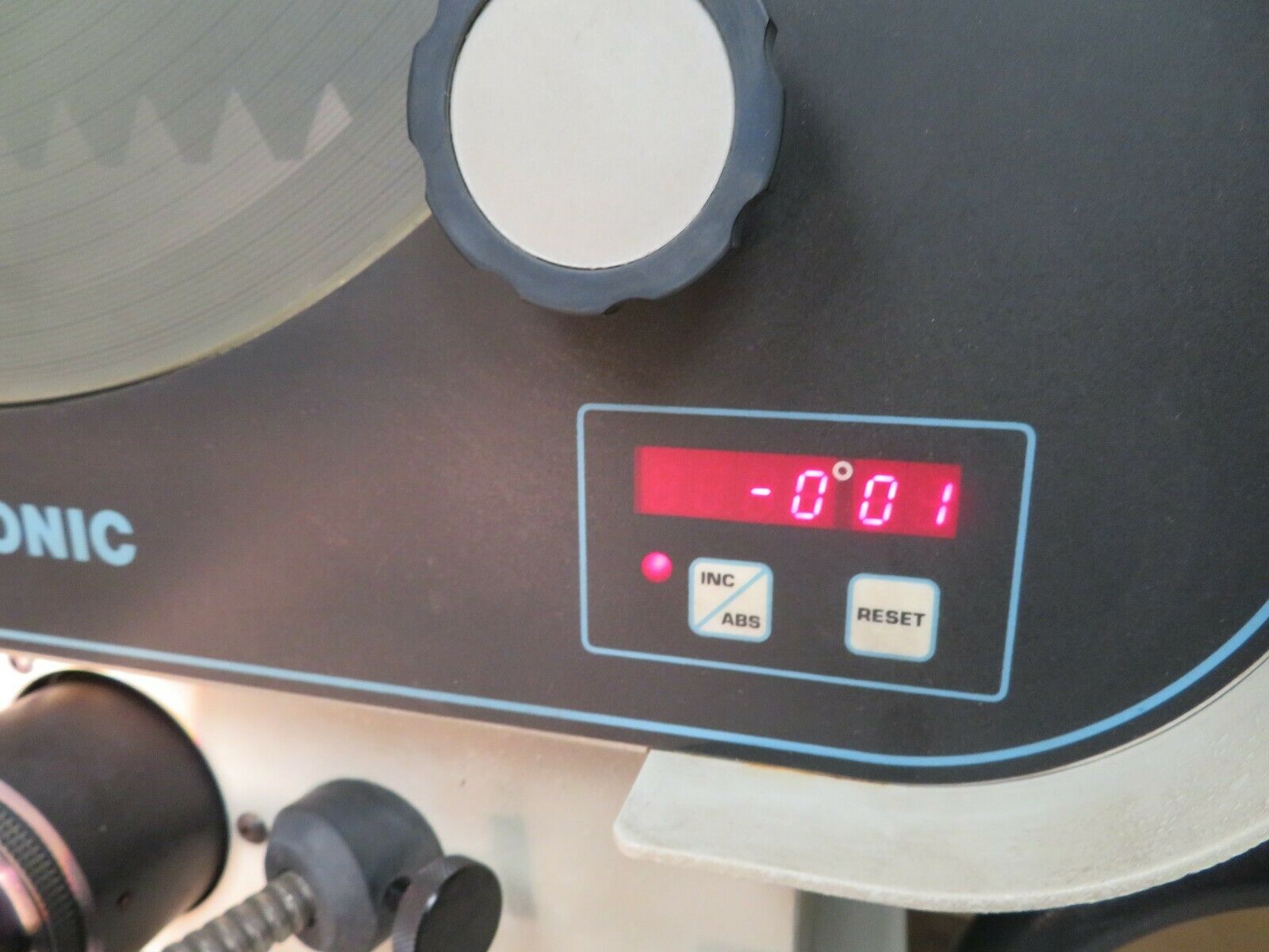 Deltronic DH214 Horizontal Optical Comparator w/ MPC5 Digital Readout