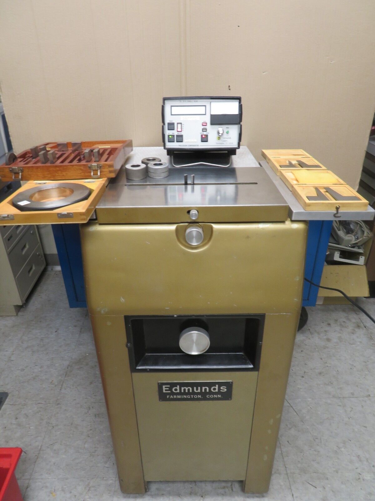 Edmunds Gage Universal Internal/External Comparator/Calibrator .04"12" Bullseye Calibration
