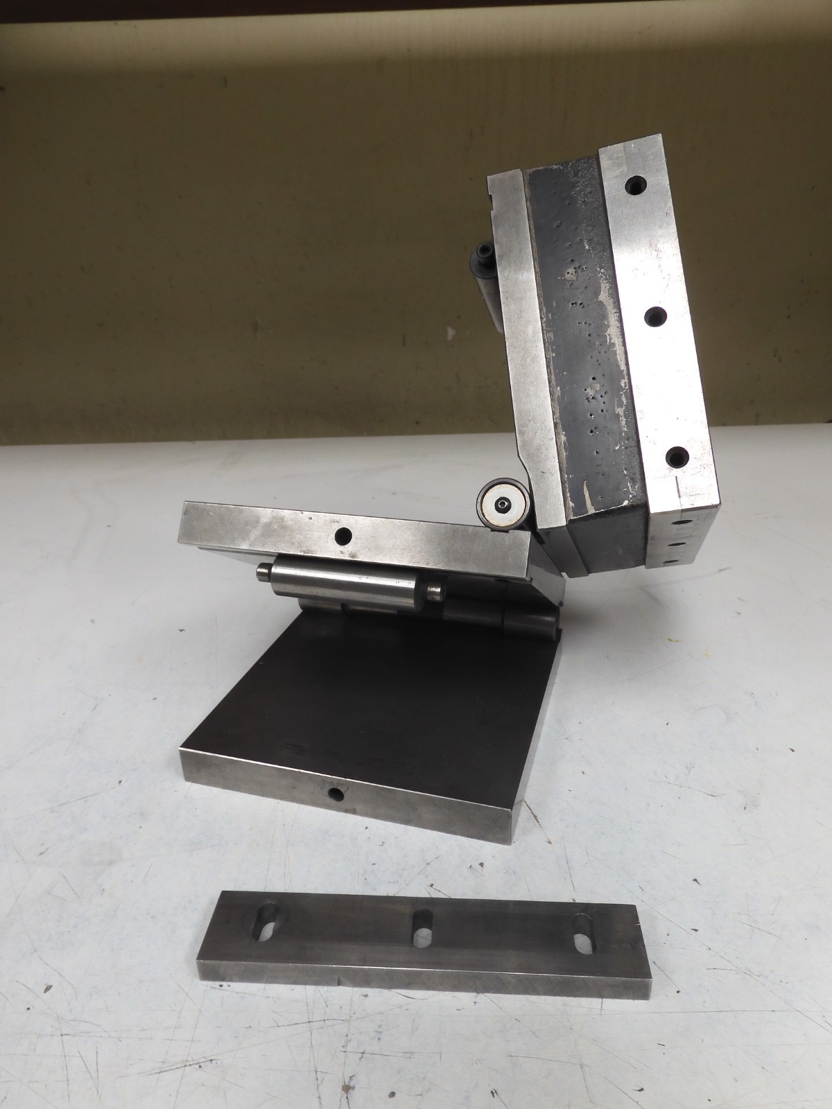 Hermann Schmidt 6" x 6" Compounding Magnetic Sine Plate - QF54