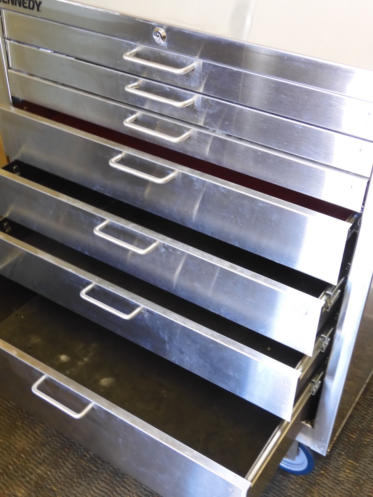 Kennedy - 28087 - Stainless Steel 7 Drawer Roller Tool Cabinet - 29" x 20" x 36" - Image 5