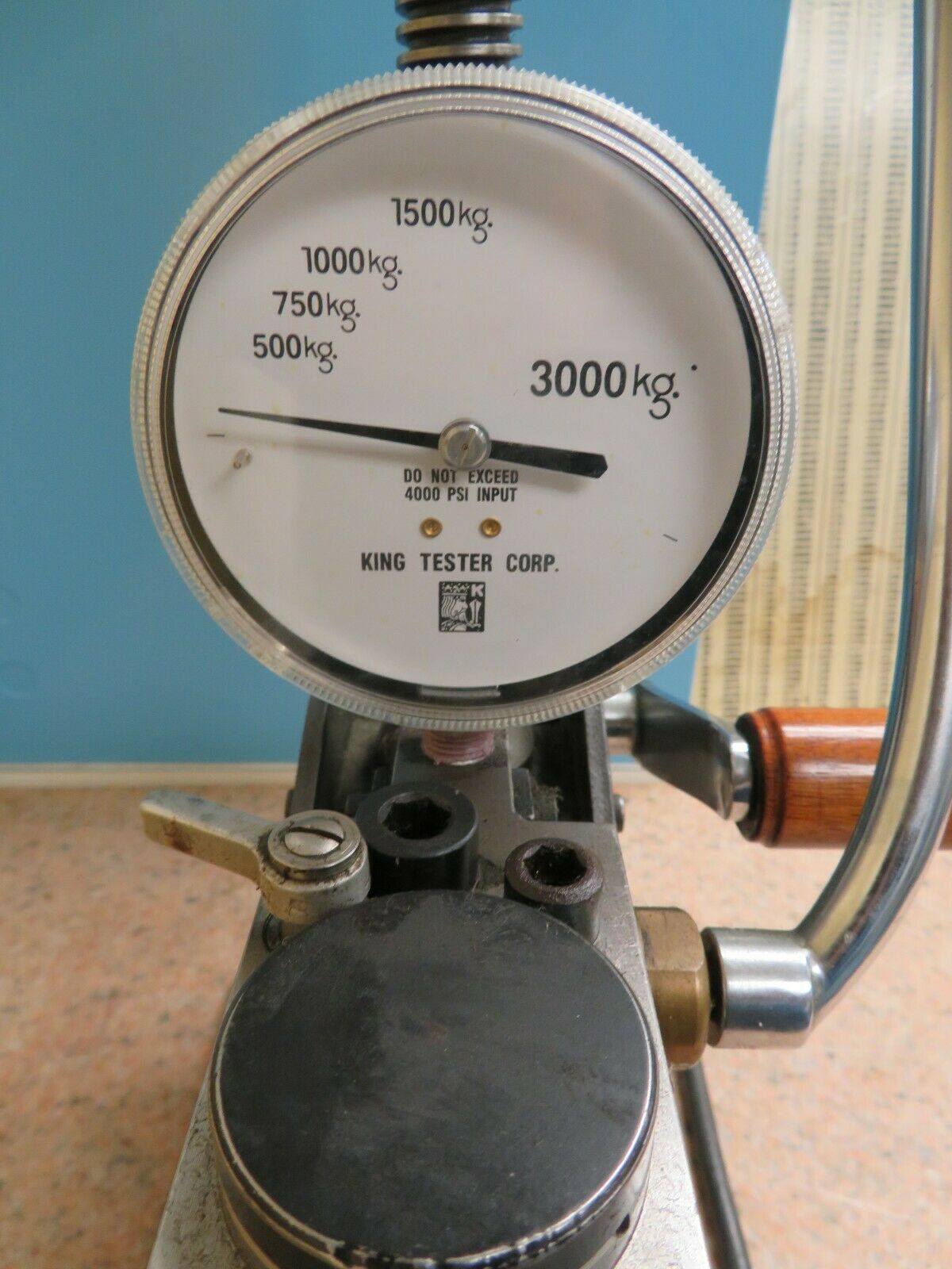 King Test Portable Brinell Hardness Tester OM50 Bullseye Calibration