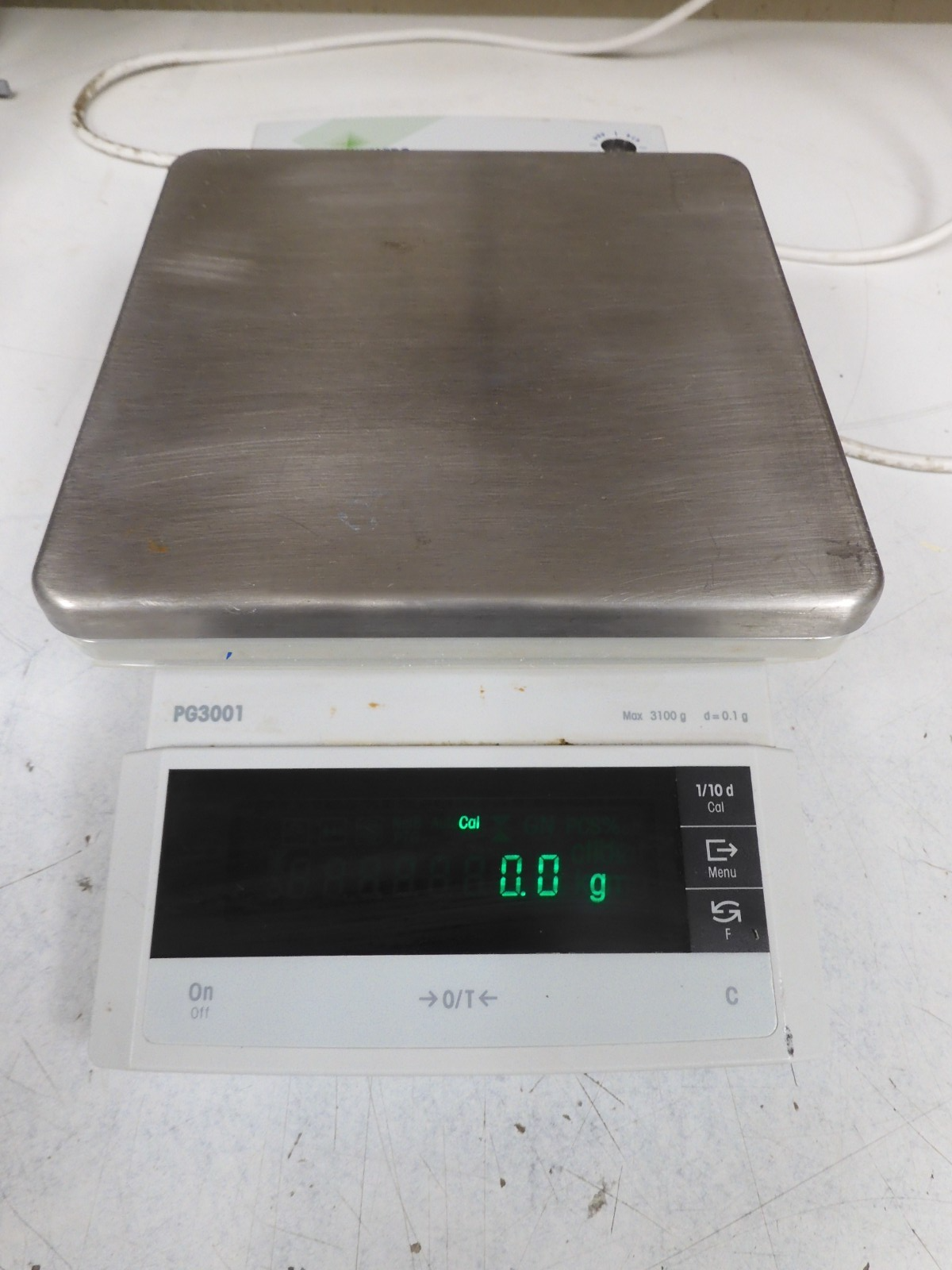 Mettler-Toledo PG3001 Digital Balance Scale 3100g/.1g w/ Power Supply - QG31