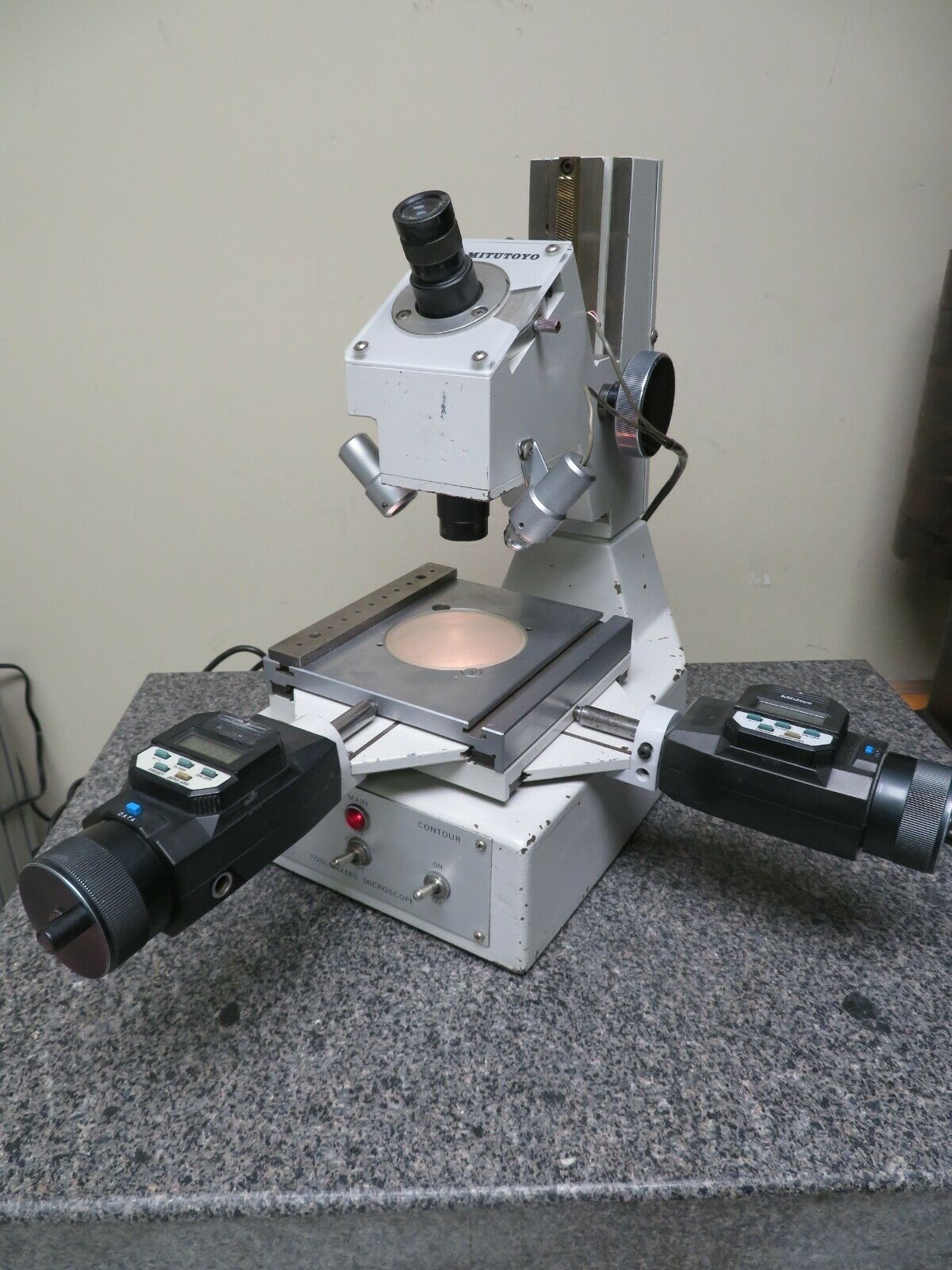 Mitutoyo TM100 XY Toolmakers Microscope 30x w/ Mitutoyo Digital