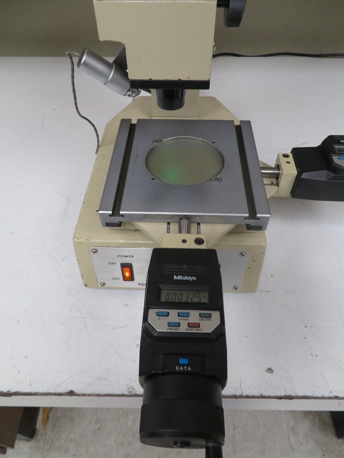 Mitutoyo - 176-901-1A - Toolmakers Microscope w/ Digital Mic Heads 2